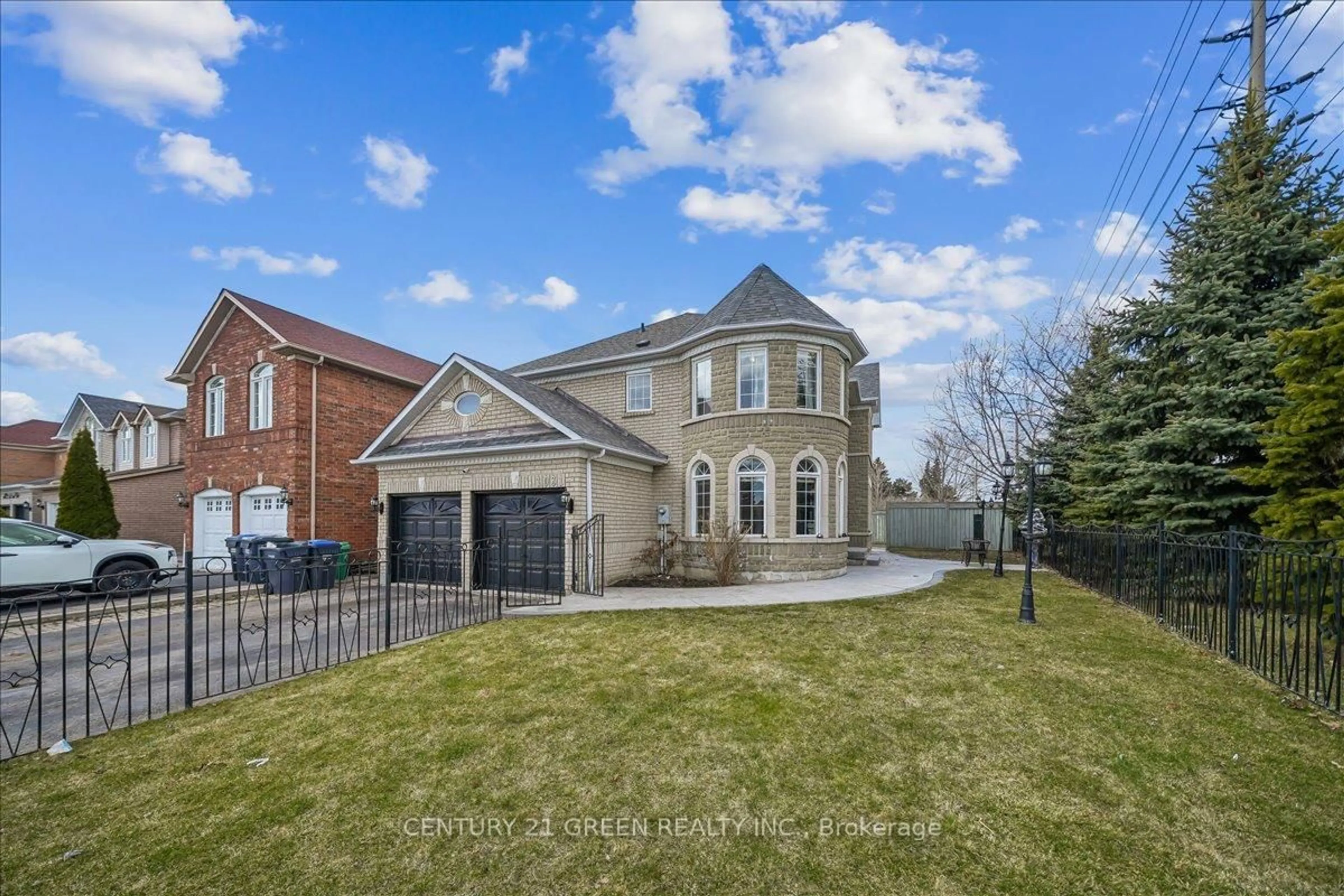 Home with brick exterior material, street for 1031 Blueheron Blvd, Mississauga Ontario L5V 2J8