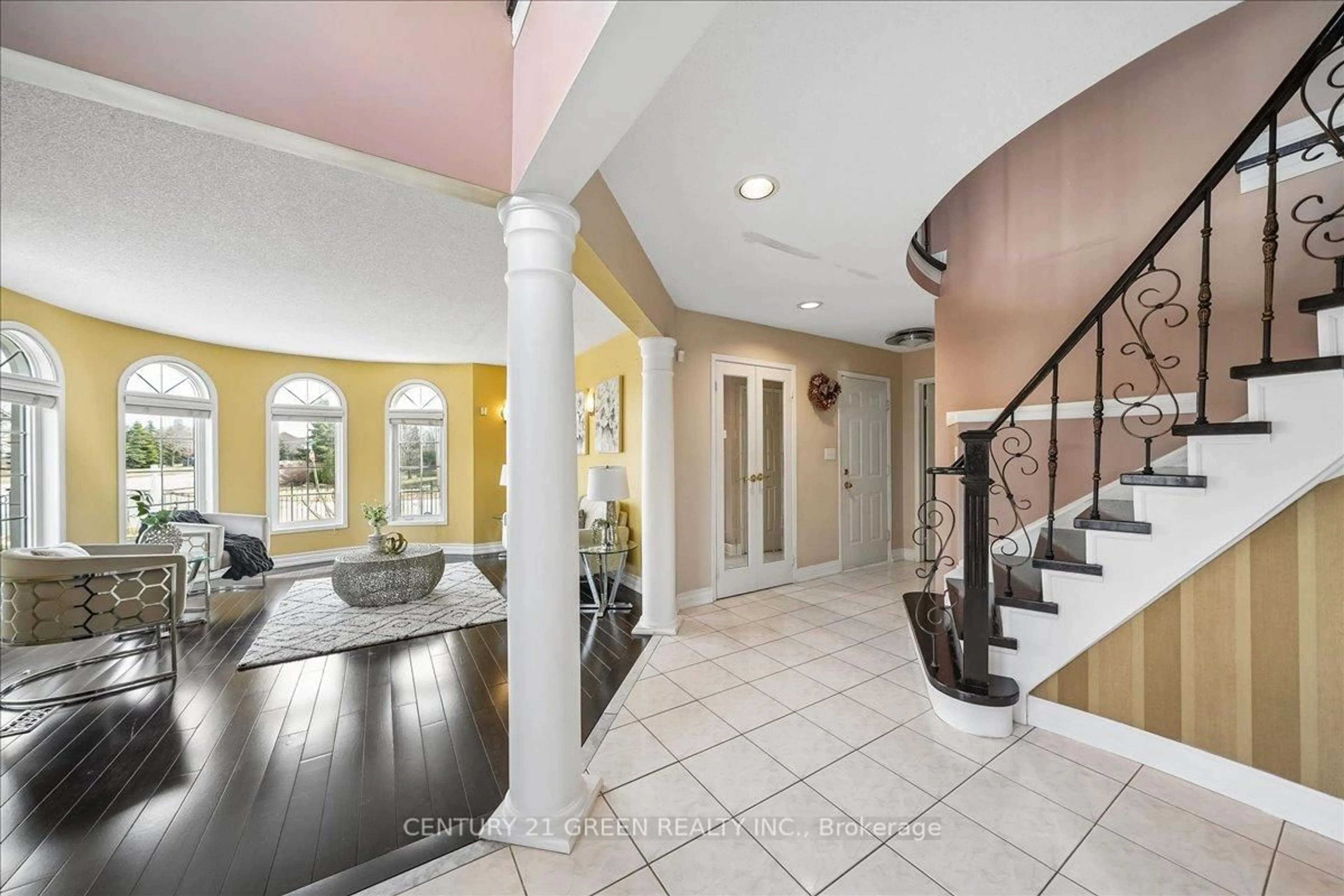 Indoor foyer for 1031 Blueheron Blvd, Mississauga Ontario L5V 2J8