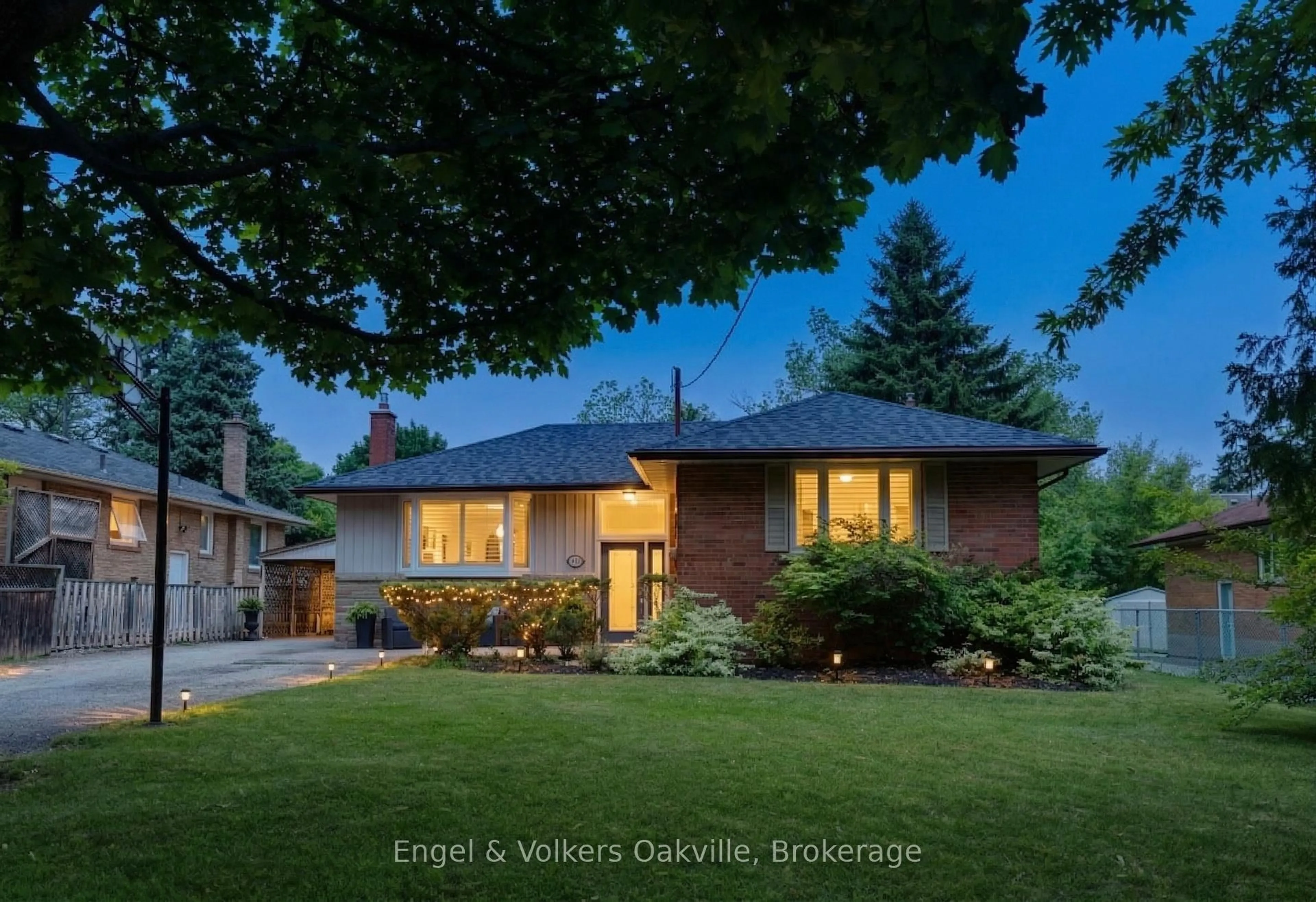 Home with brick exterior material, water/lake/river/ocean view for 465 Fourth Line, Oakville Ontario L6L 5A6