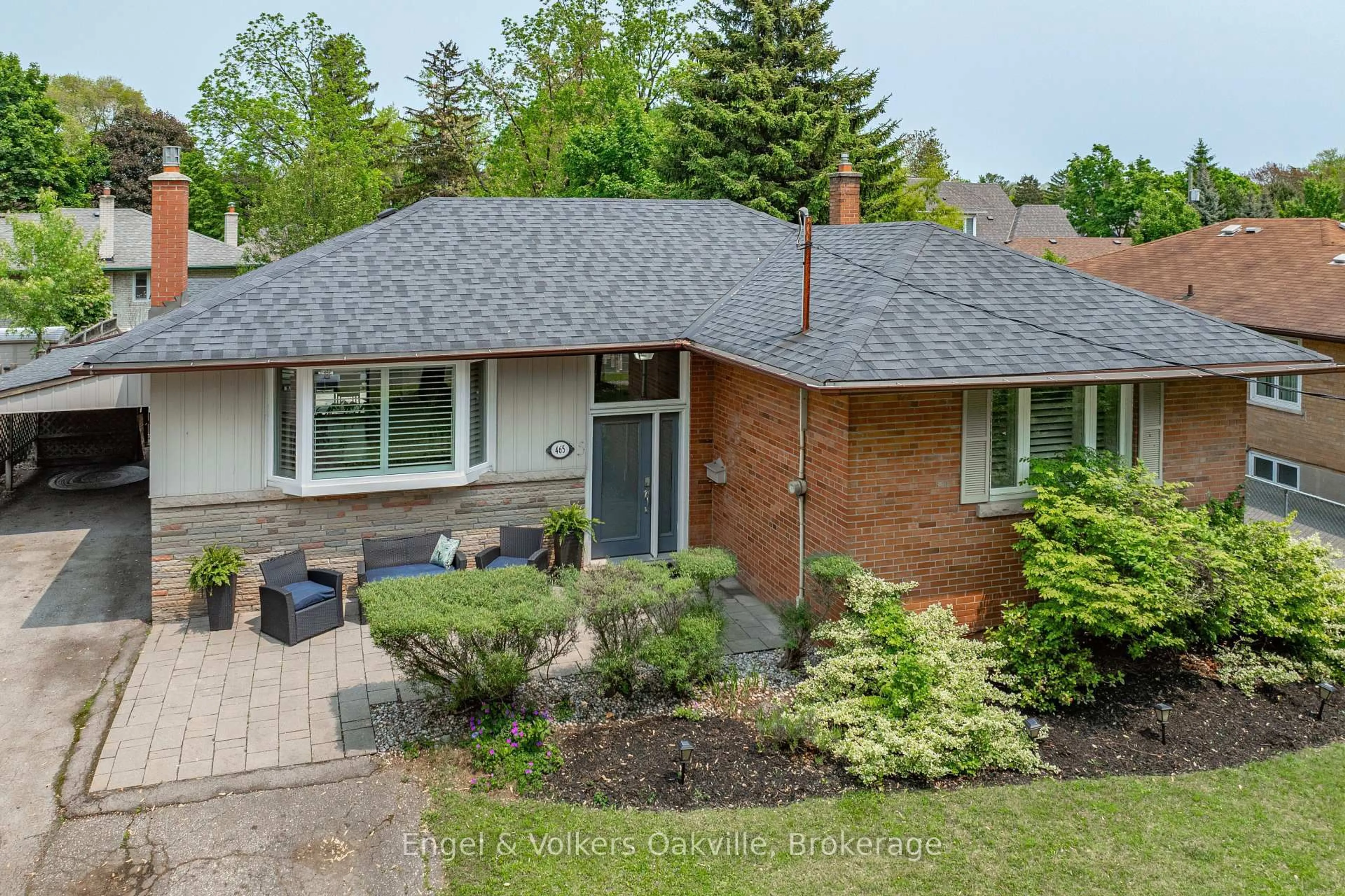 Home with brick exterior material, street for 465 Fourth Line, Oakville Ontario L6L 5A6