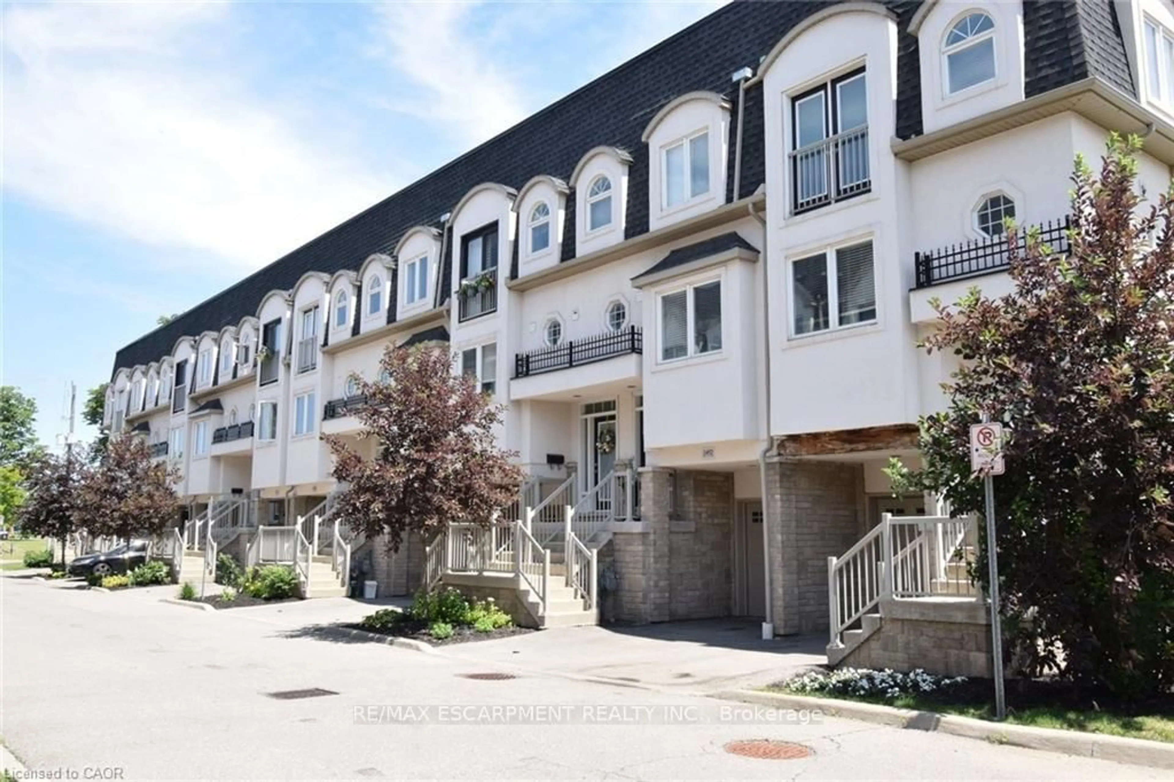 Patio, street for 2458 Scholars Common, Burlington Ontario L7P 2W2