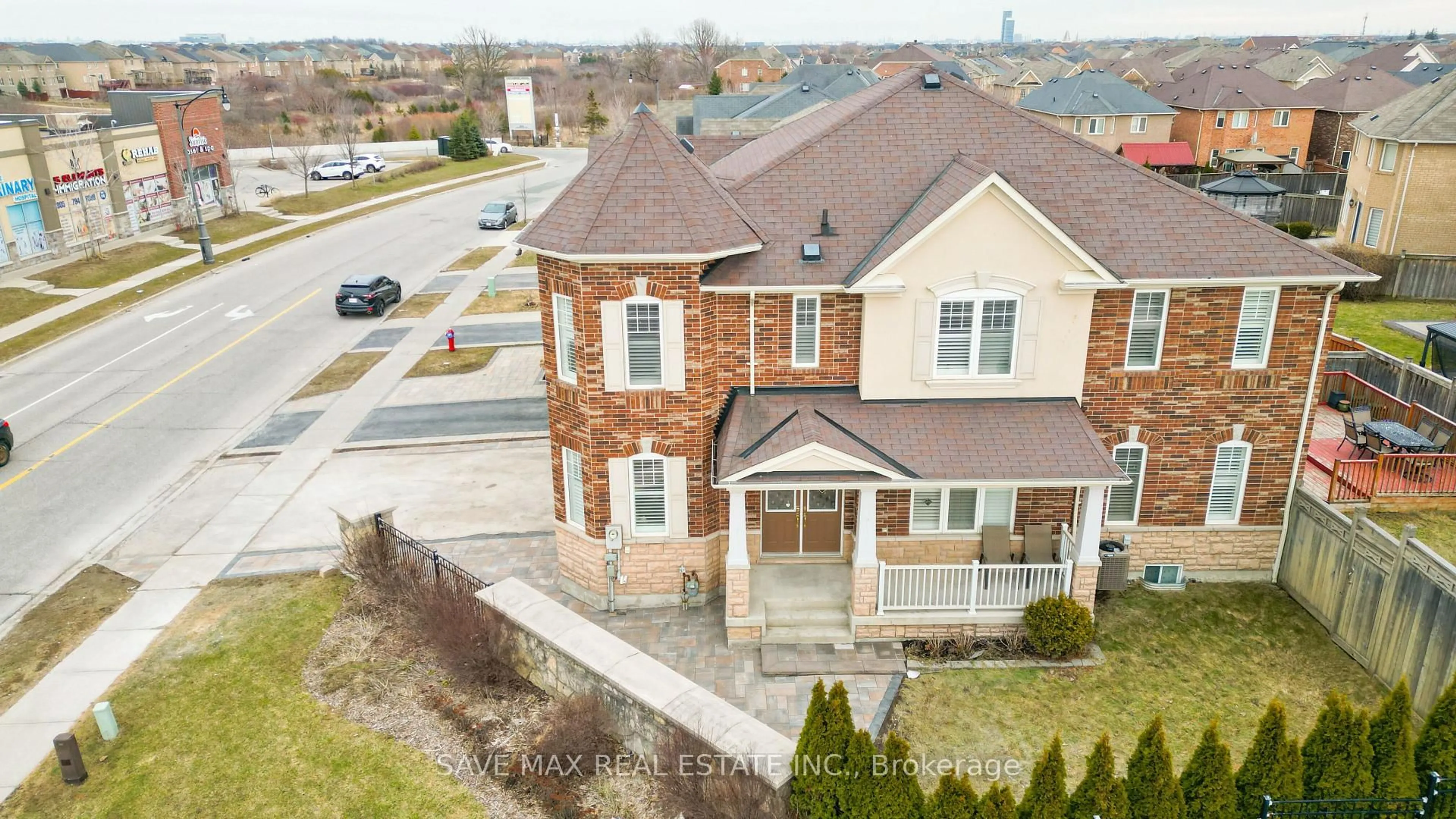 A pic from outside/outdoor area/front of a property/back of a property/a pic from drone, street for 198 Gardenbrooke Tr, Brampton Ontario L6P 3C8