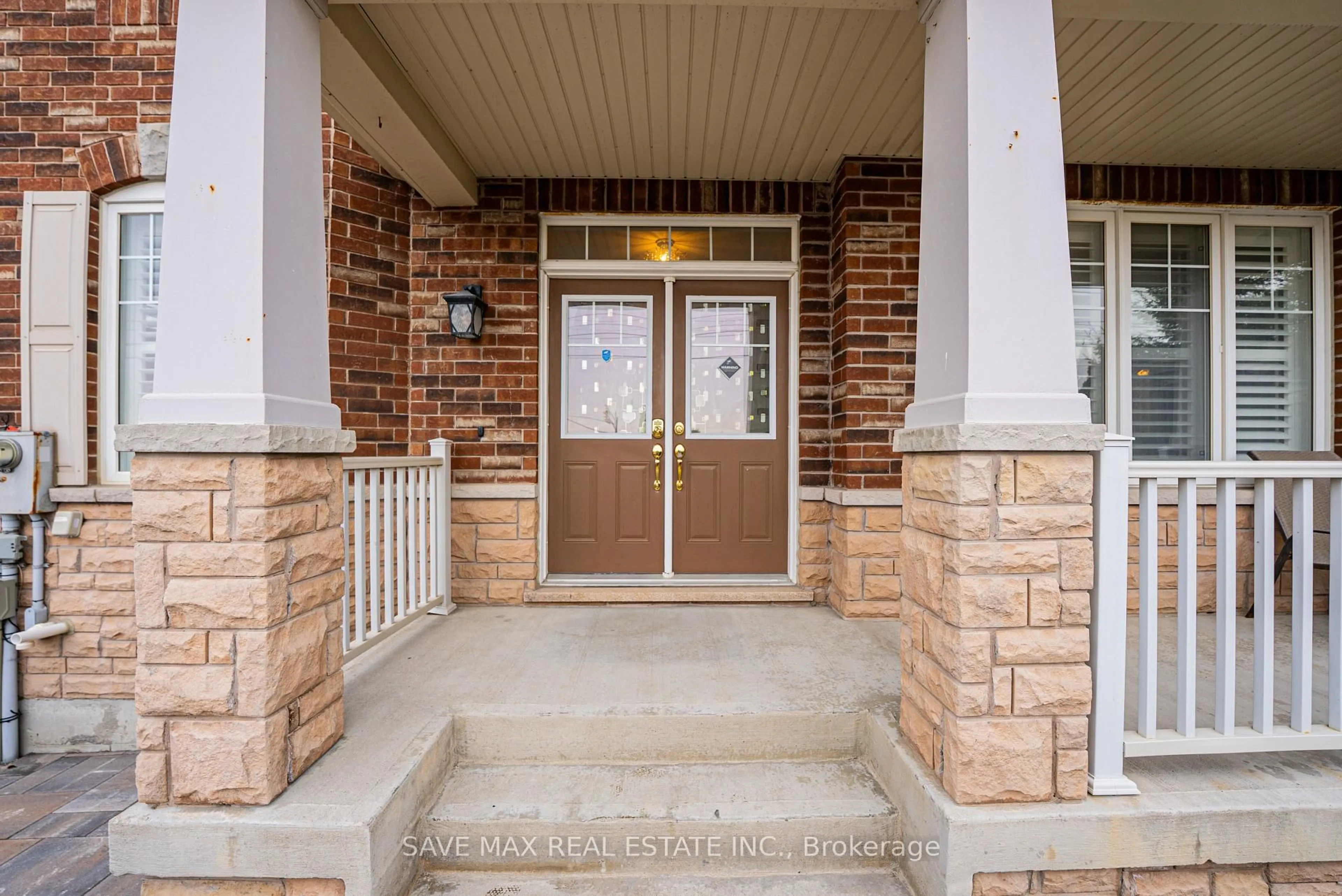 Indoor entryway for 198 Gardenbrooke Tr, Brampton Ontario L6P 3C8