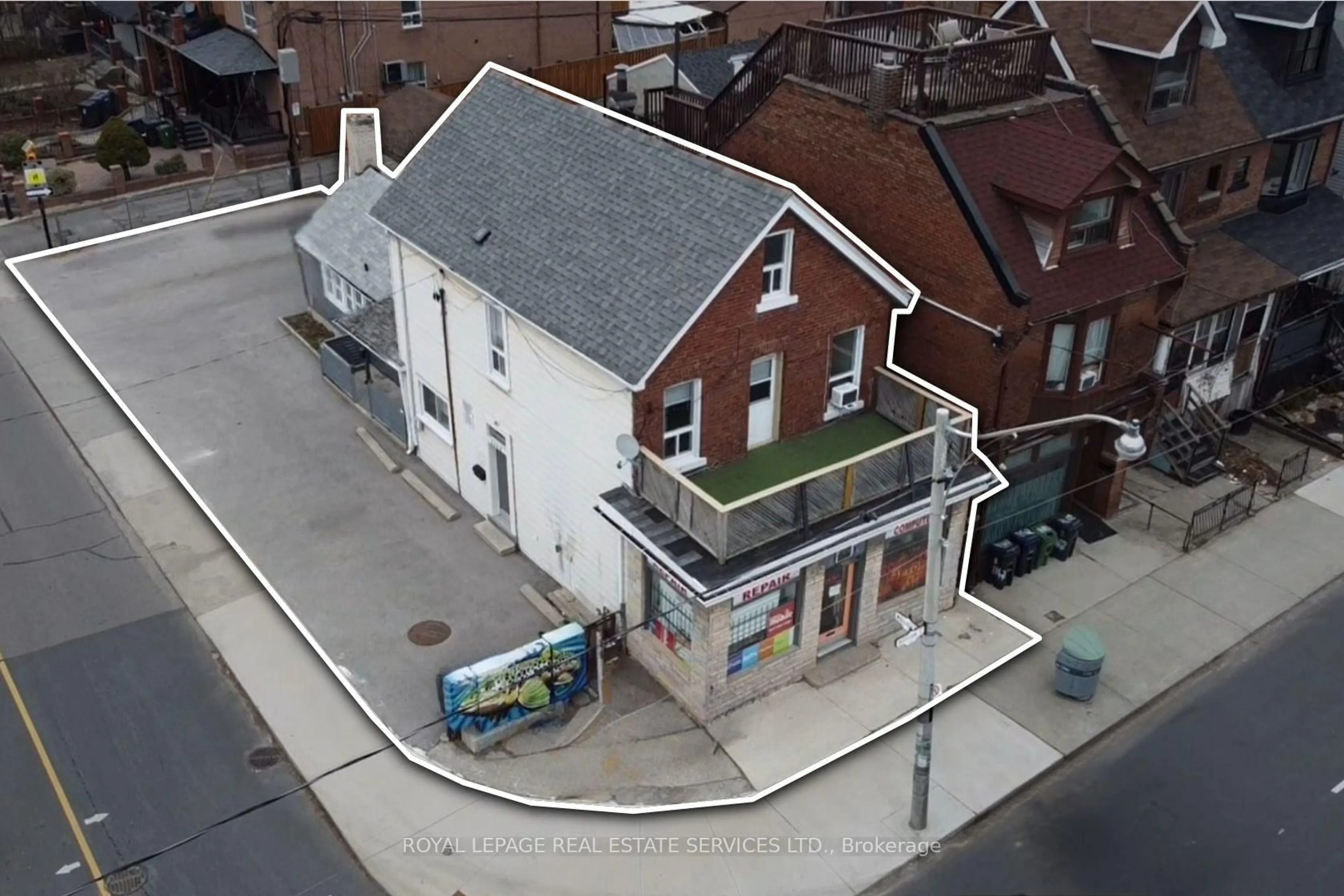 A pic from outside/outdoor area/front of a property/back of a property/a pic from drone, unknown for 1160 Dufferin St, Toronto Ontario M6H 4B8