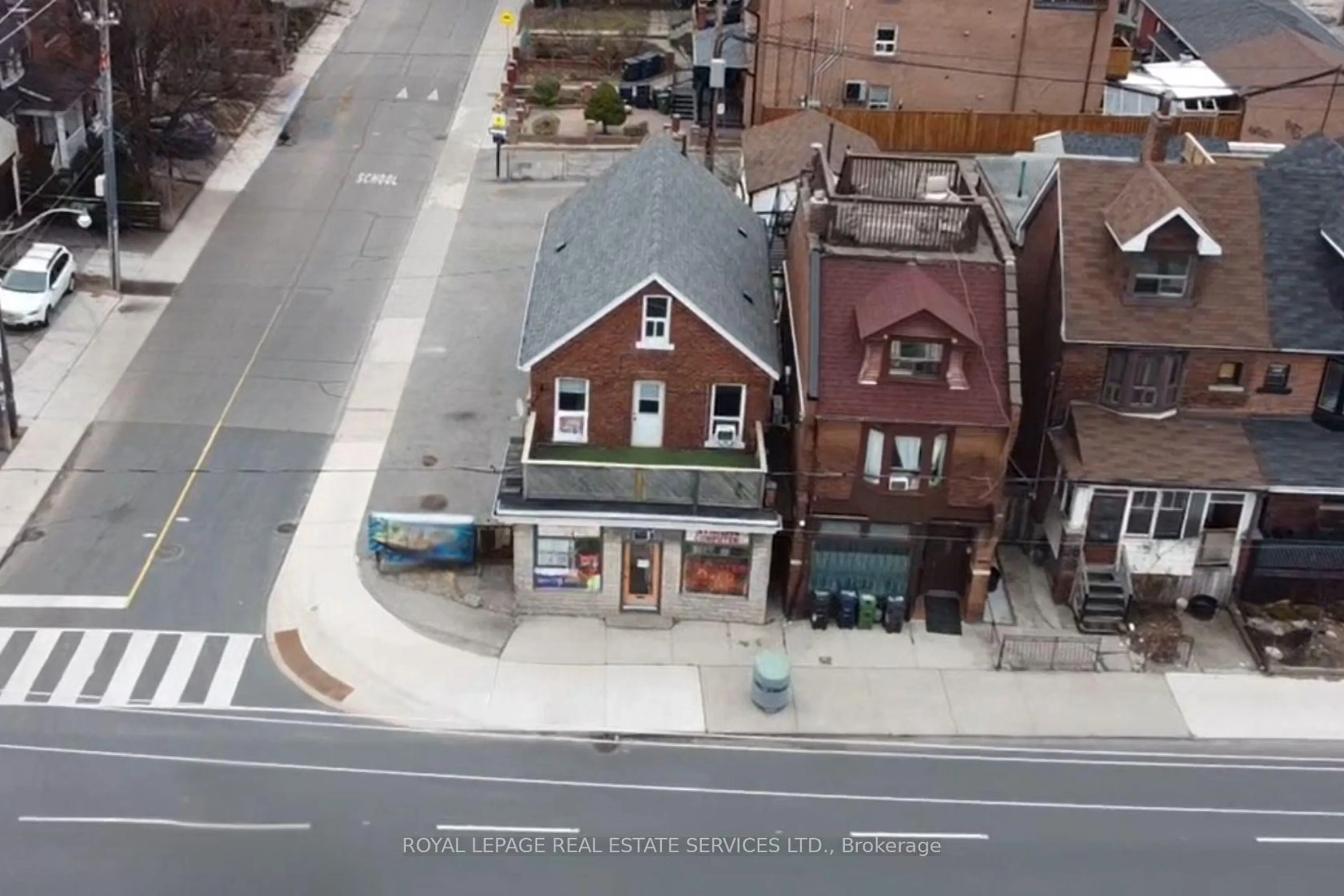 A pic from outside/outdoor area/front of a property/back of a property/a pic from drone, street for 1160 Dufferin St, Toronto Ontario M6H 4B8