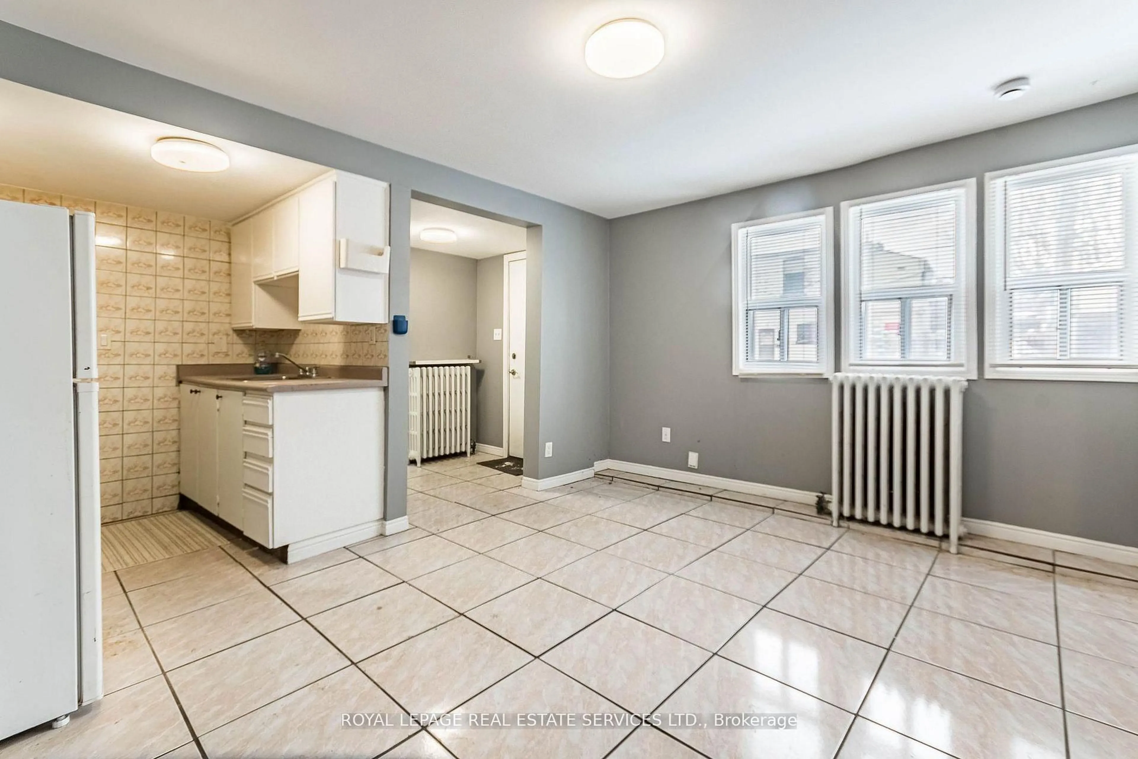 Open concept kitchen, ceramic/tile floor for 1160 Dufferin St, Toronto Ontario M6H 4B8