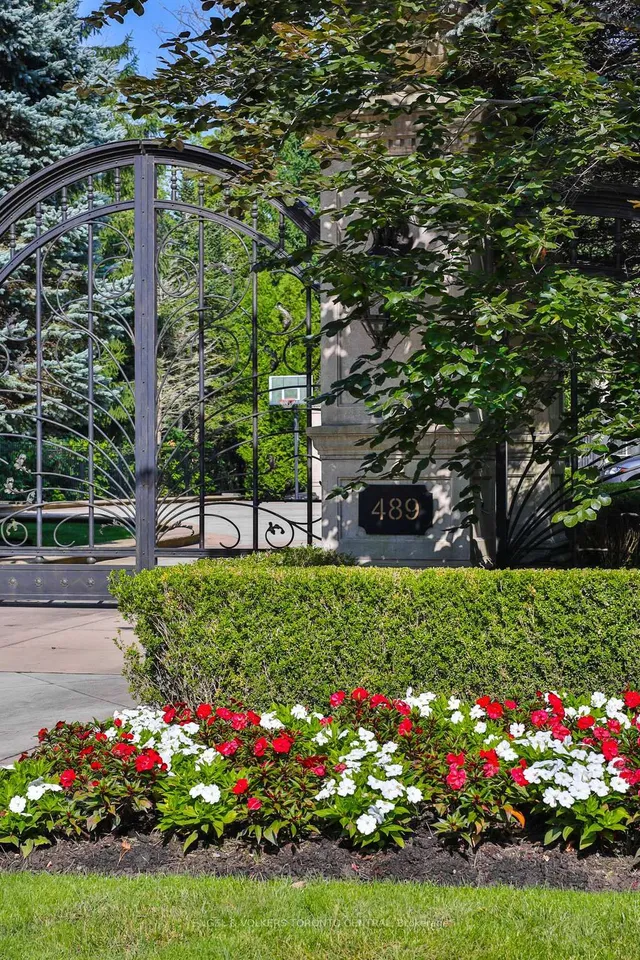 489 Lakeshore Rd, Oakville 2