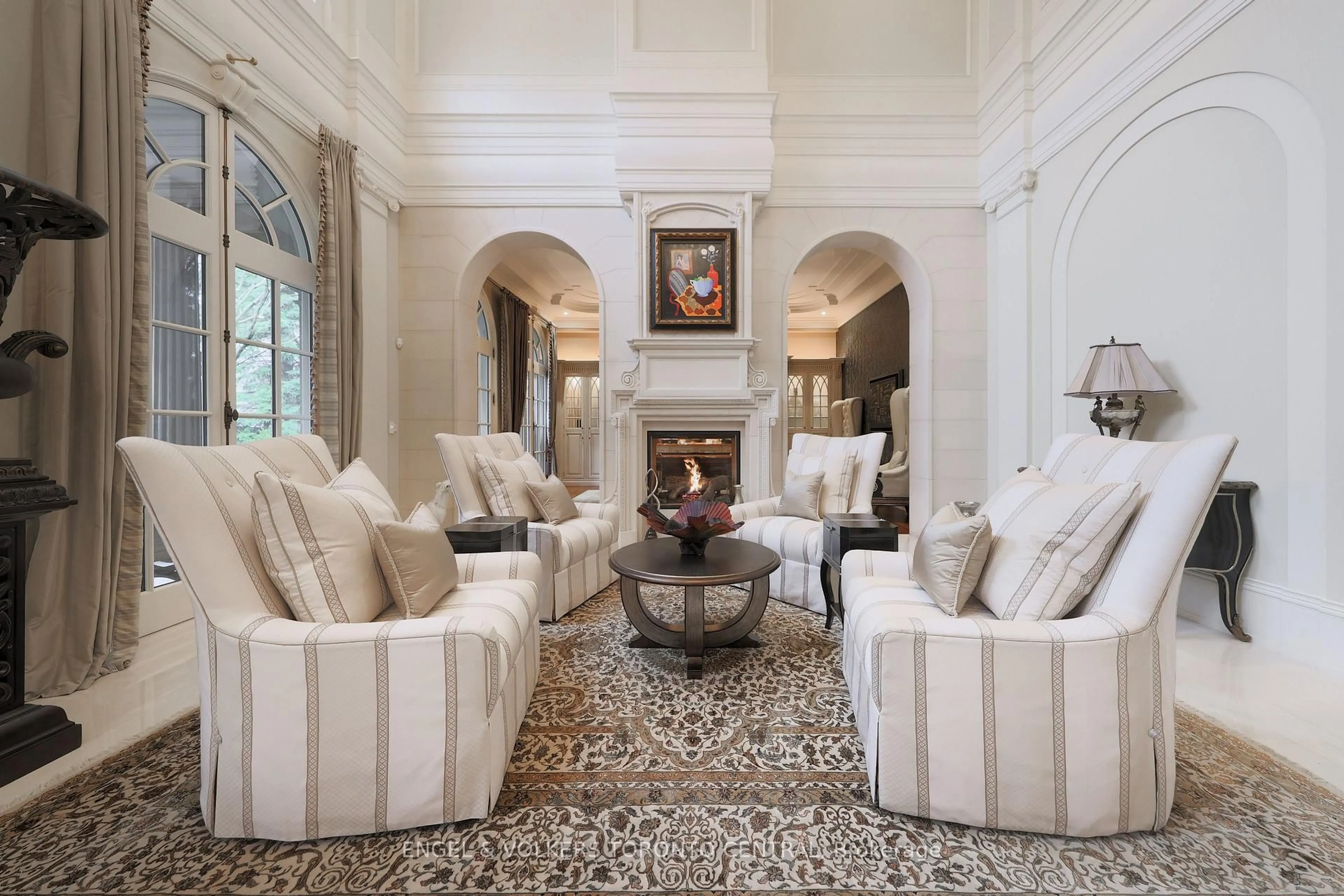 Living room with furniture, unknown for 489 Lakeshore Rd, Oakville Ontario L6J 1K4