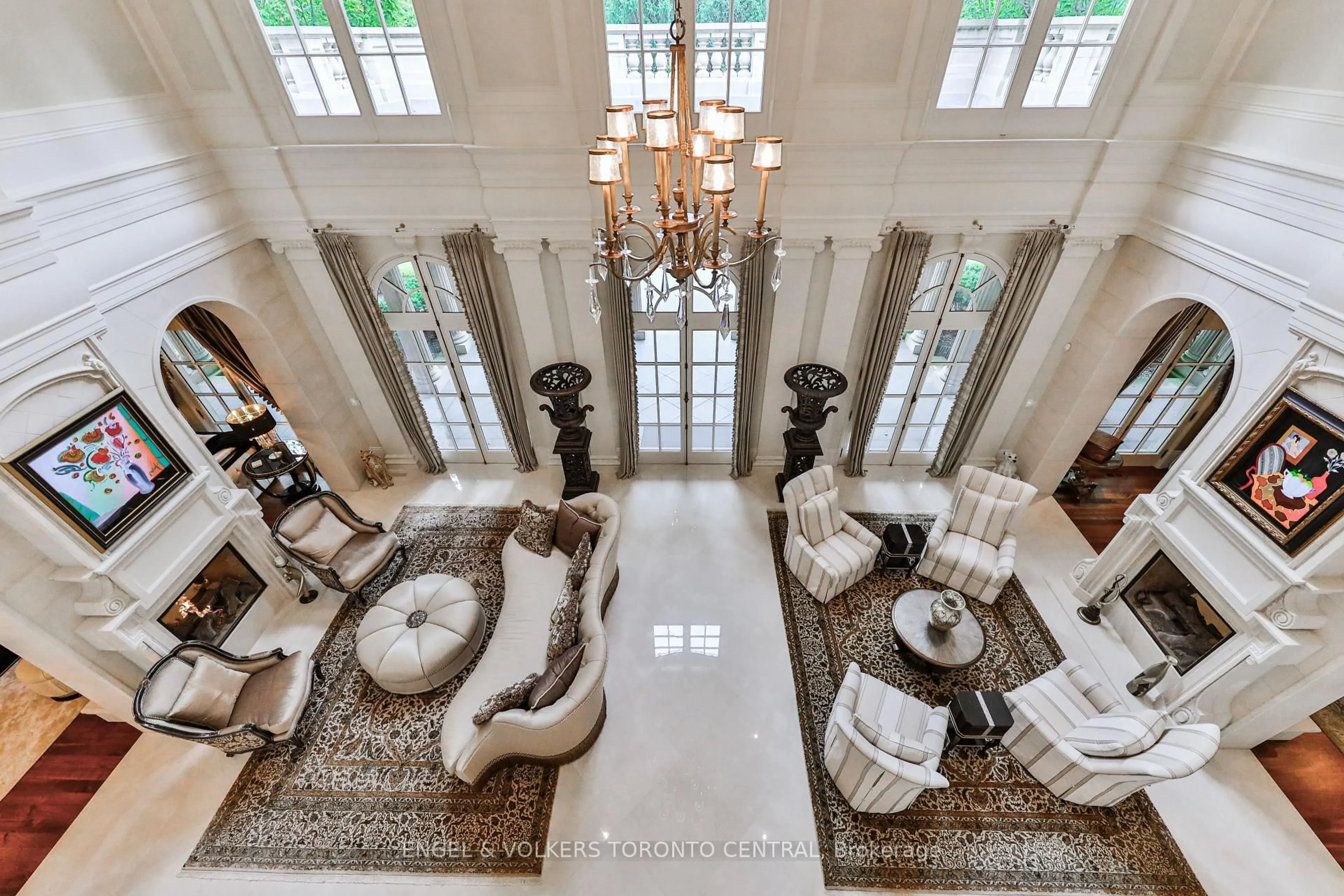 Indoor foyer for 489 Lakeshore Rd, Oakville Ontario L6J 1K4