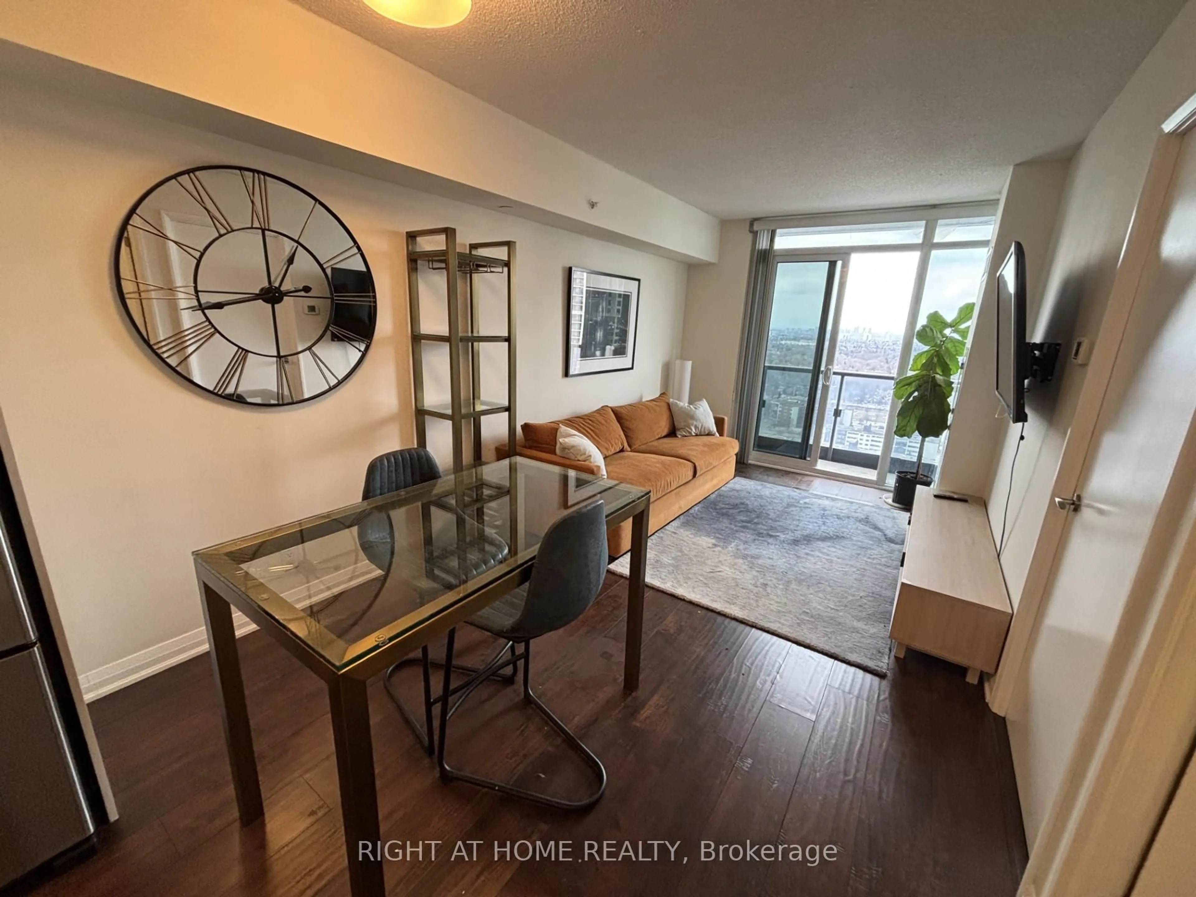 A pic of a room for 5 Valhalla Inn Rd #2709, Toronto Ontario M9B 0B1