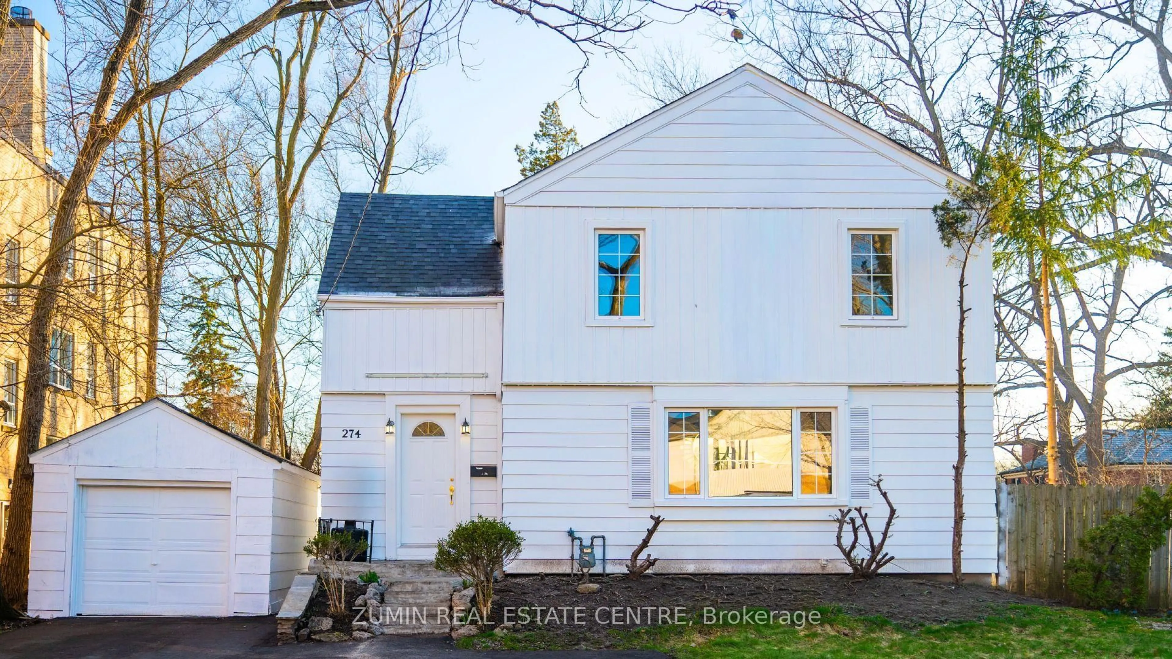 Home with vinyl exterior material, street for 274 Reynolds St, Oakville Ontario L6J 3L4