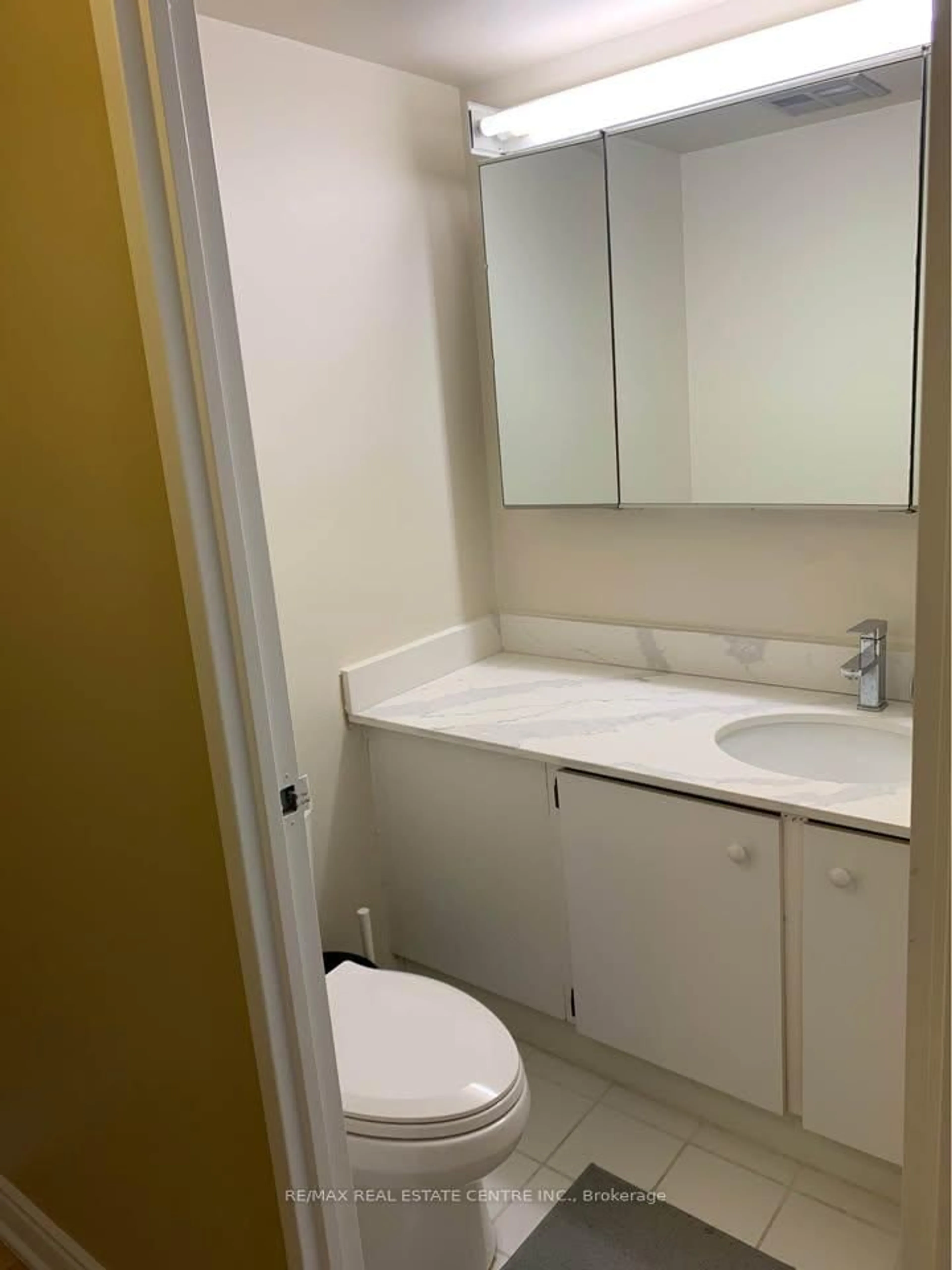 Standard bathroom, floor is not visible for 3700 Kaneff Cres #501, Mississauga Ontario L5A 4B8