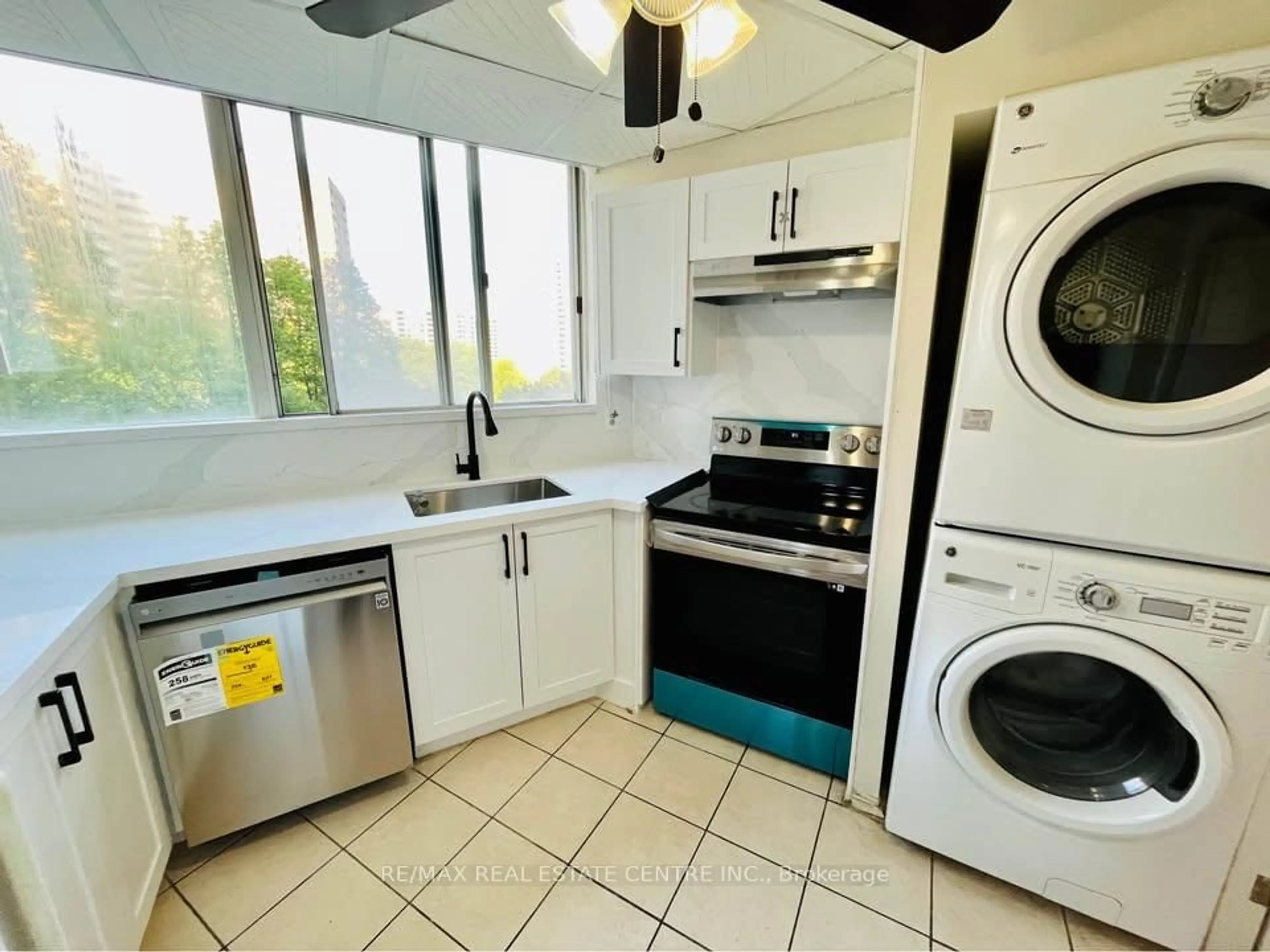 Kitchen with laundary machines, unknown for 3700 Kaneff Cres #501, Mississauga Ontario L5A 4B8