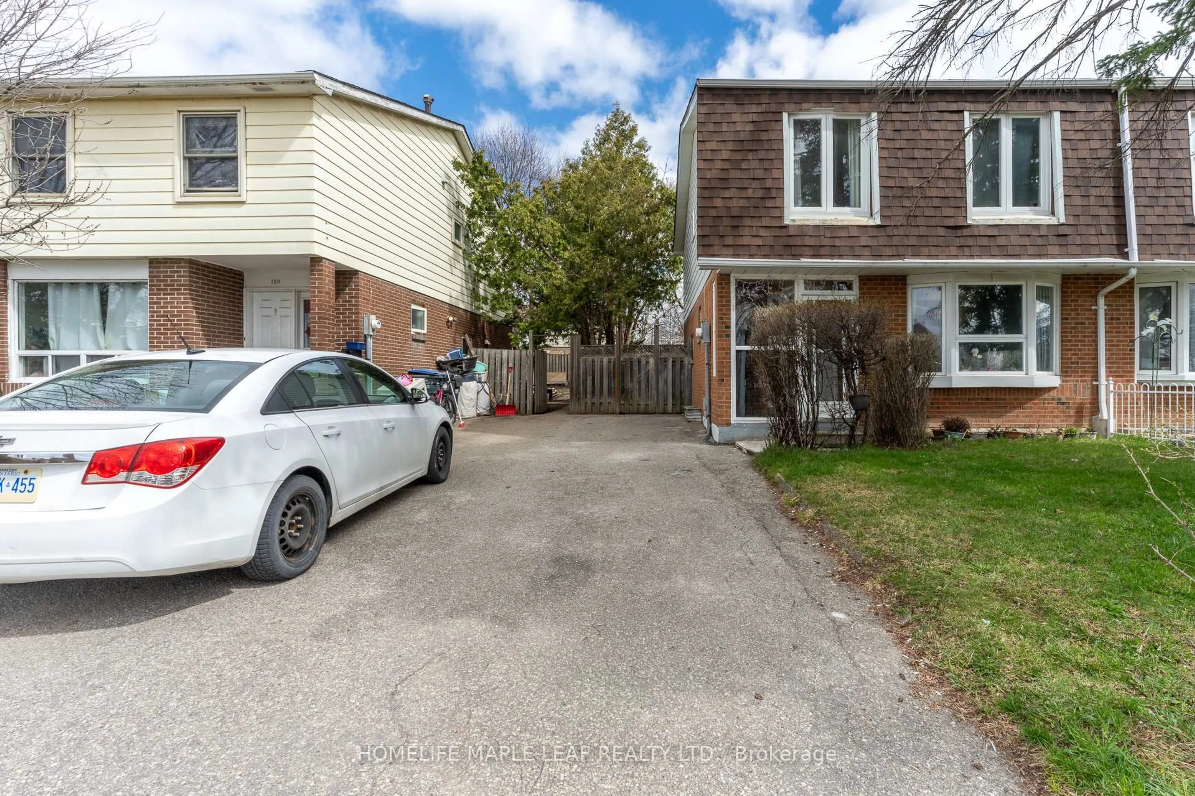 A pic from outside/outdoor area/front of a property/back of a property/a pic from drone, street for 148 Hansen Rd, Brampton Ontario L6V 2G6