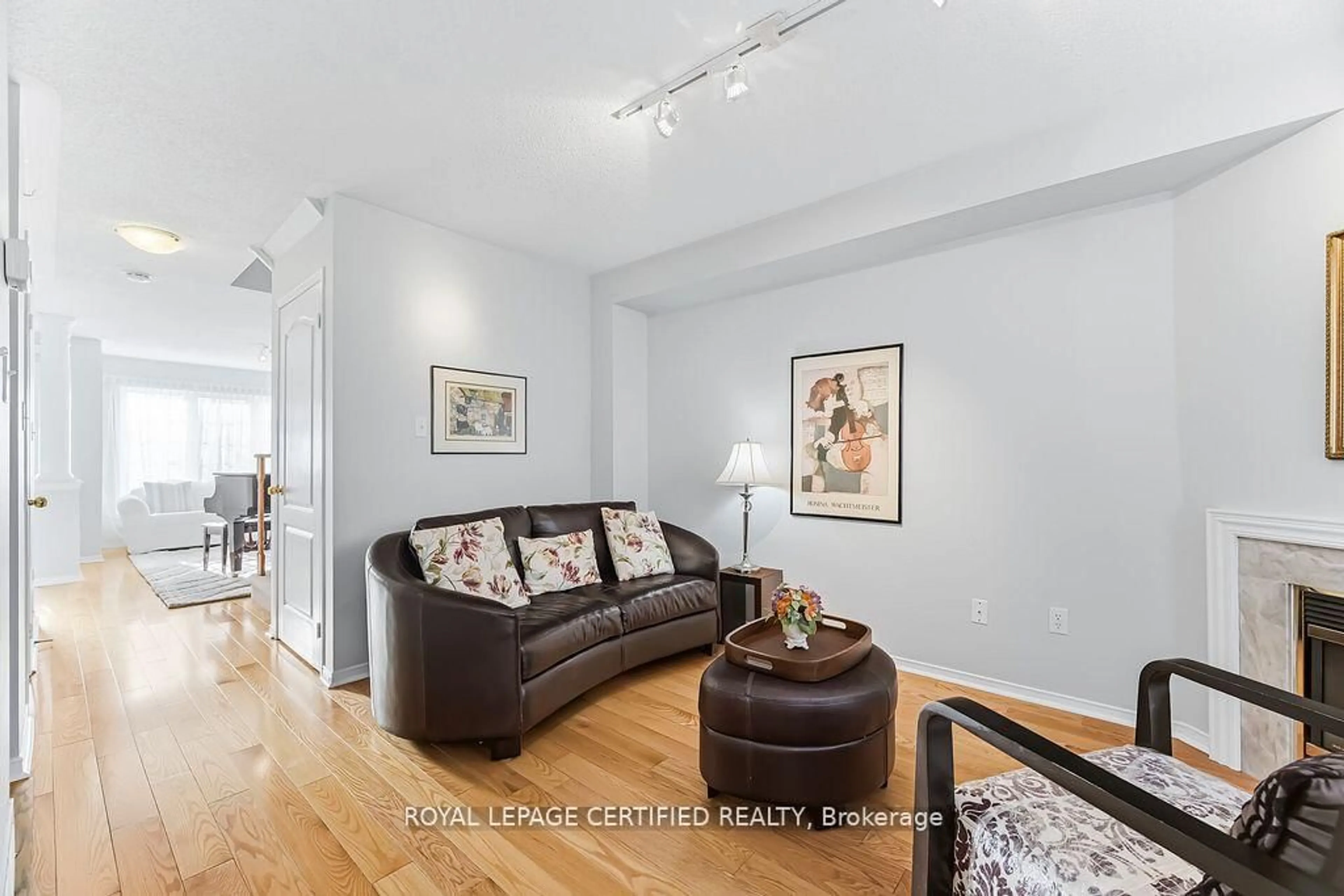 Living room with furniture, unknown for 3478 Covent Cres, Mississauga Ontario L5M 7K7