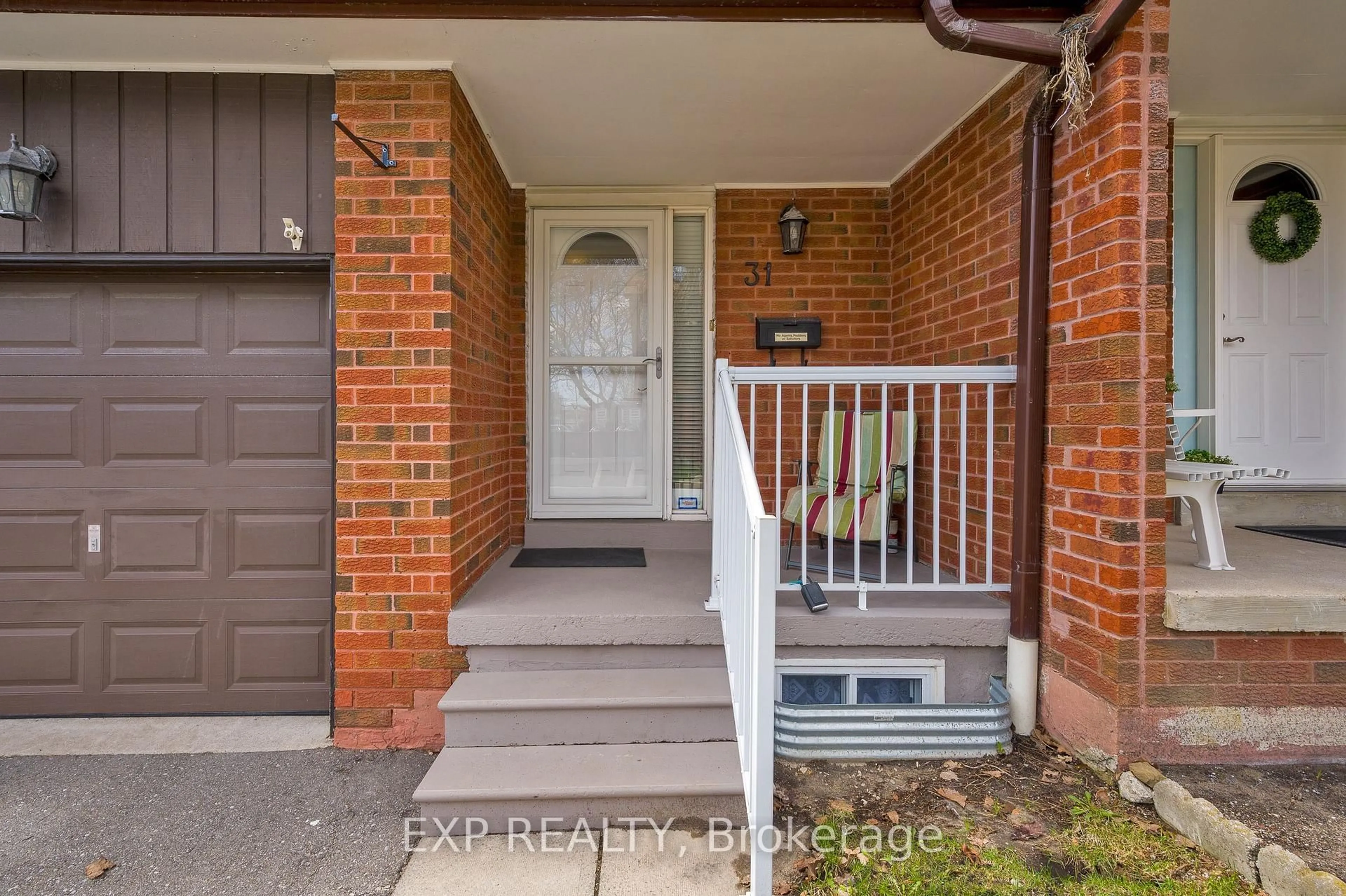 Indoor entryway for 750 Burnhamthorpe Rd #31, Mississauga Ontario L4Y 2X3