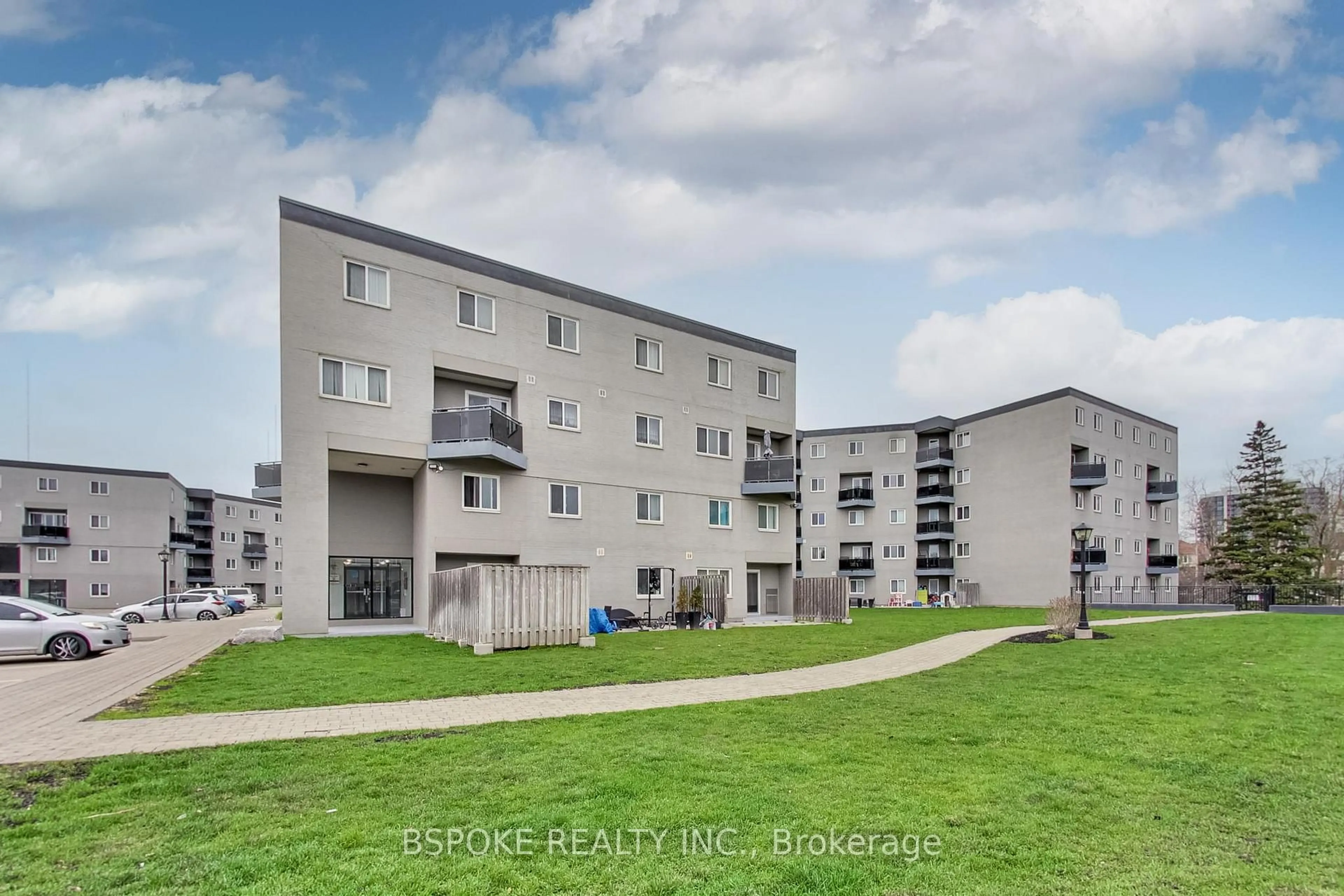 A pic from outside/outdoor area/front of a property/back of a property/a pic from drone, unknown for 2001 Bonnymede Dr #103, Mississauga Ontario L5J 4H8