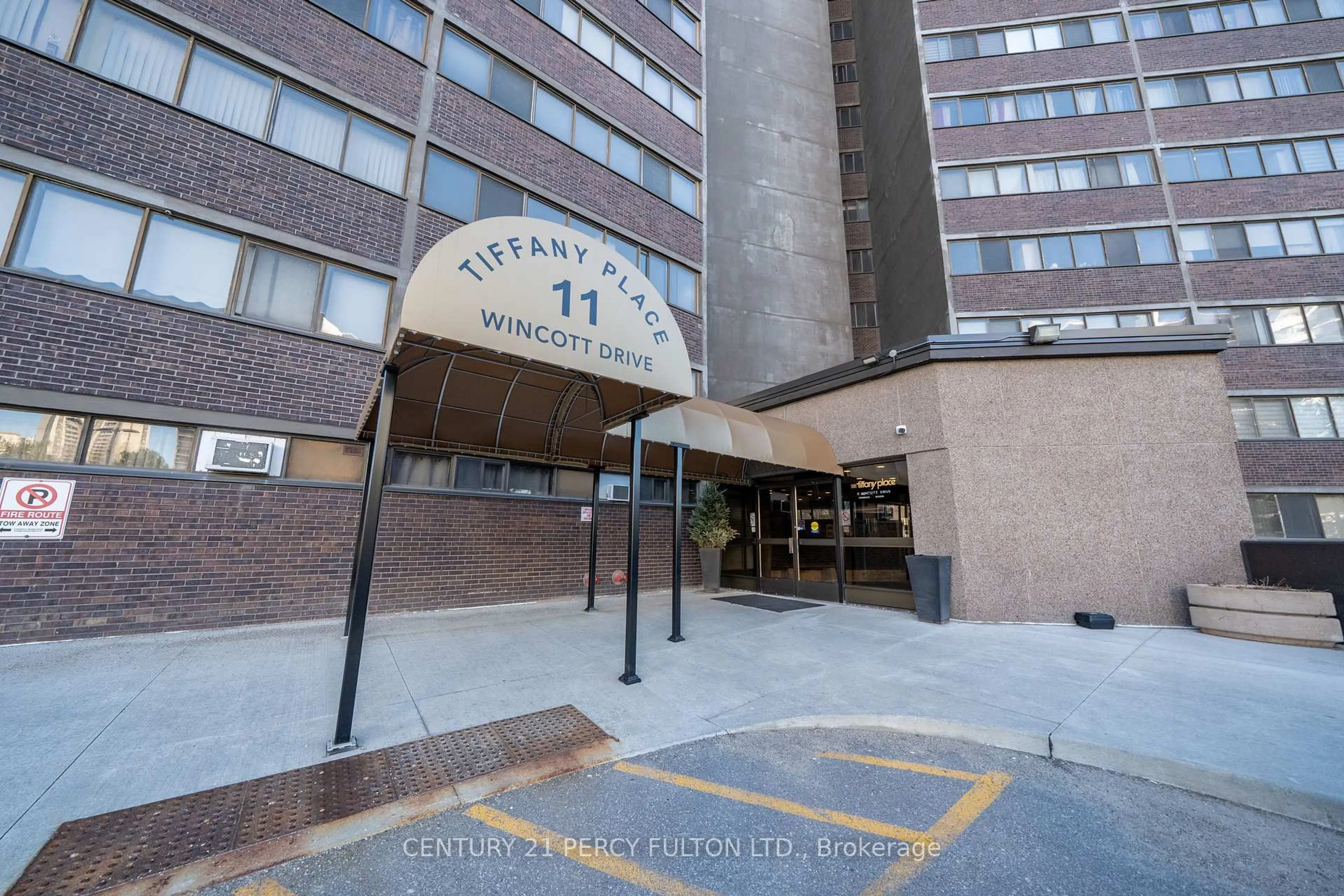 Indoor foyer for 11 Wincott Dr #PH 12, Toronto Ontario M9R 2R9