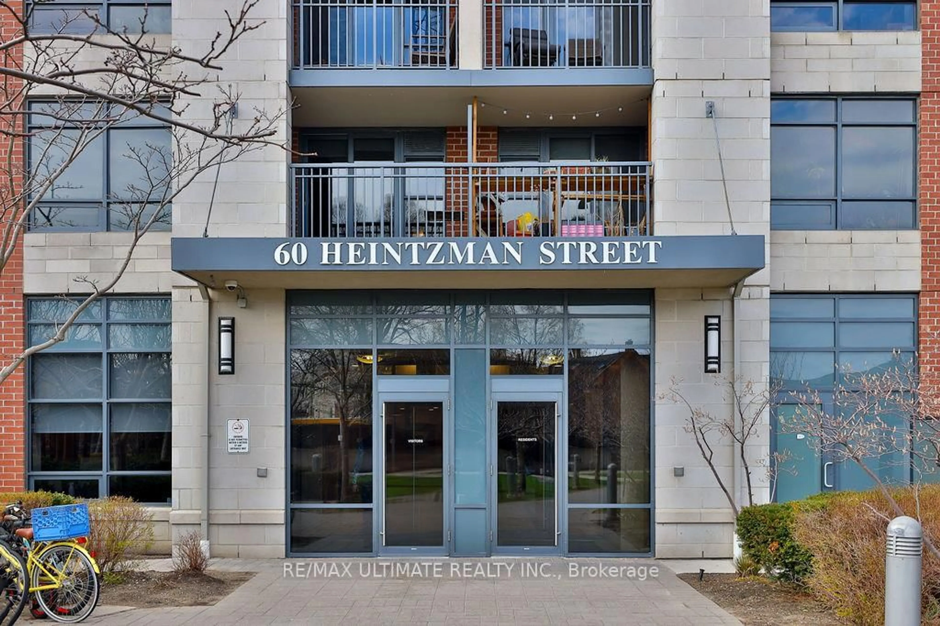 Indoor foyer for 60 Heintzman St #2404, Toronto Ontario M6P 5A1