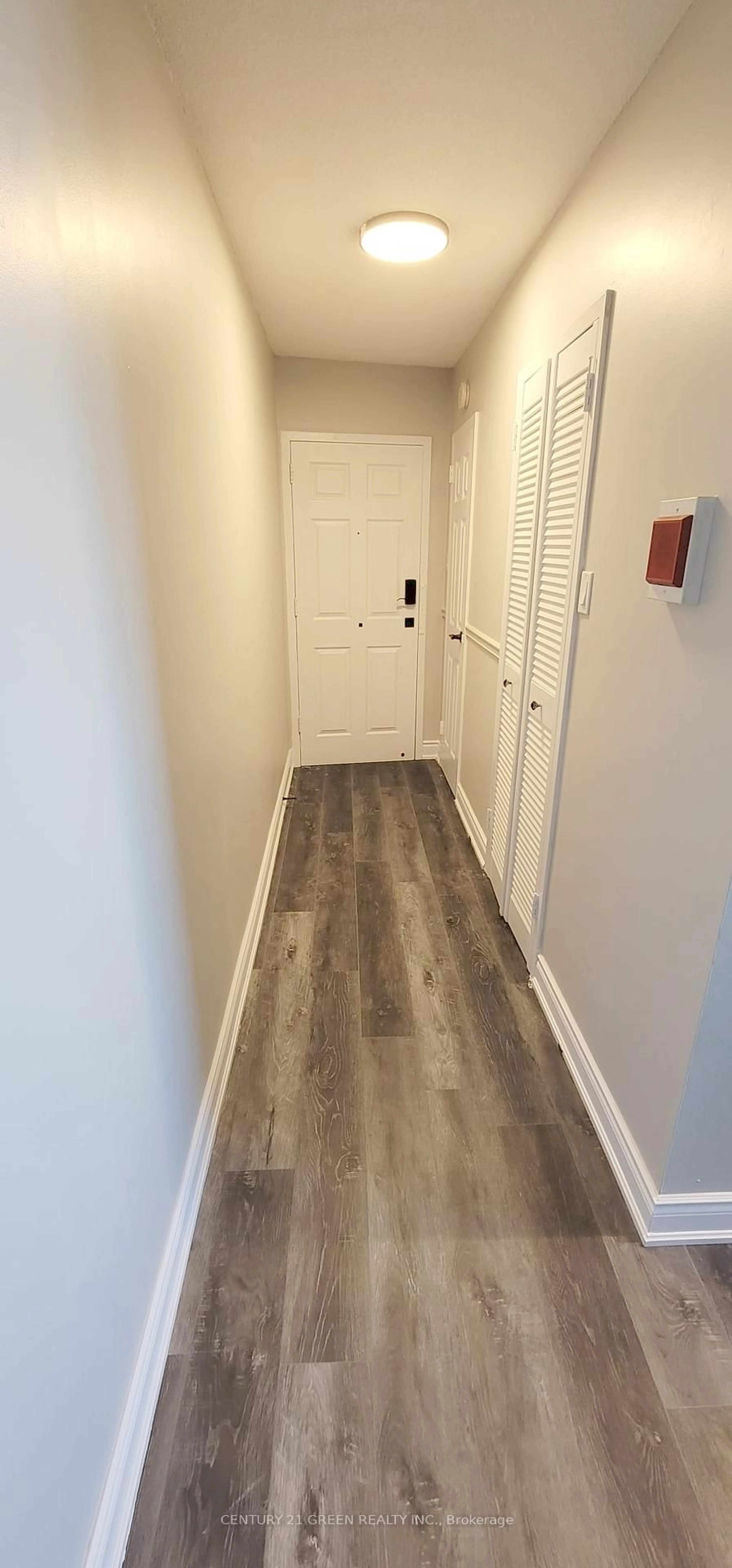 Indoor entryway for 3065 Queen Frederica Dr #902, Mississauga Ontario L4Y 3A3
