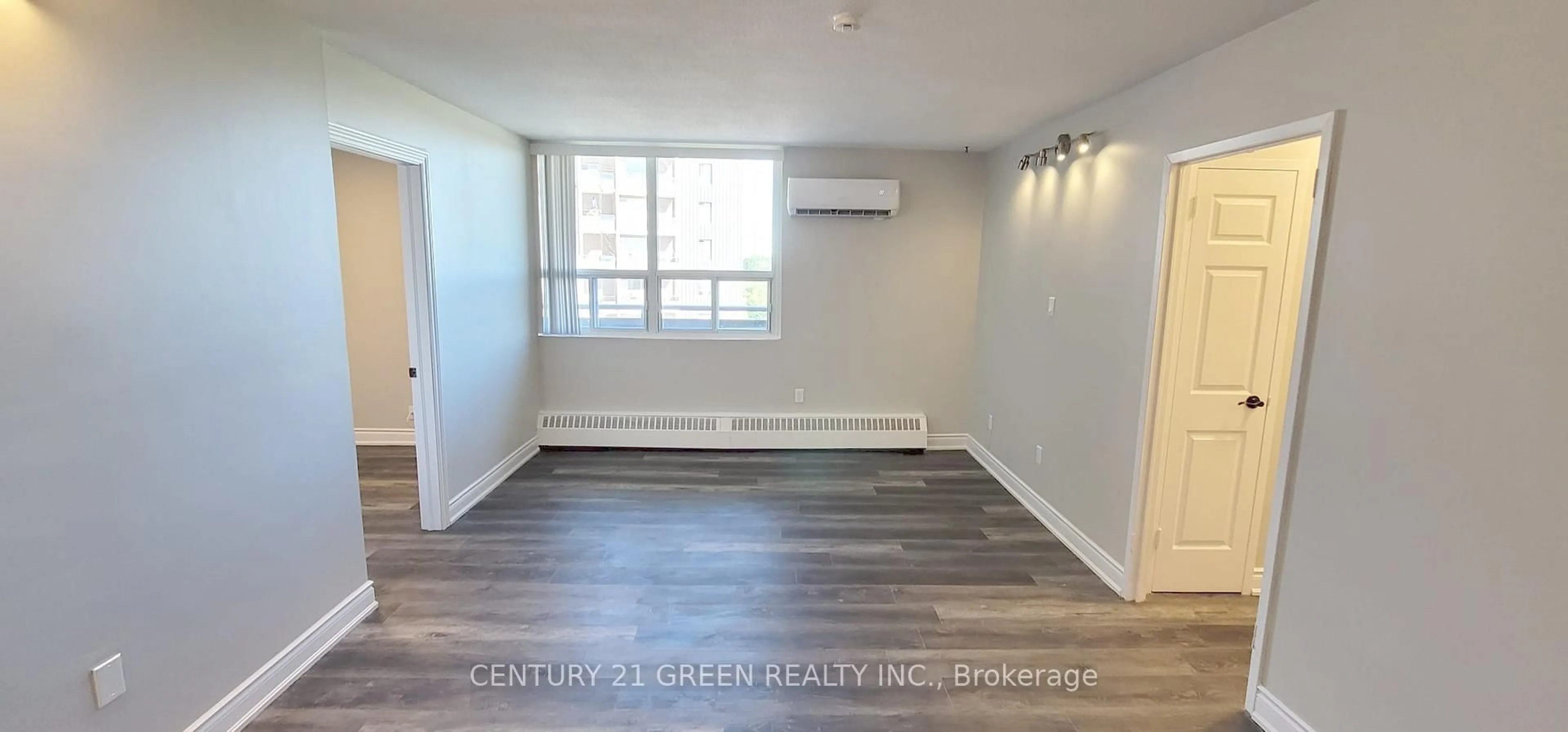 A pic of a room for 3065 Queen Frederica Dr #902, Mississauga Ontario L4Y 3A3