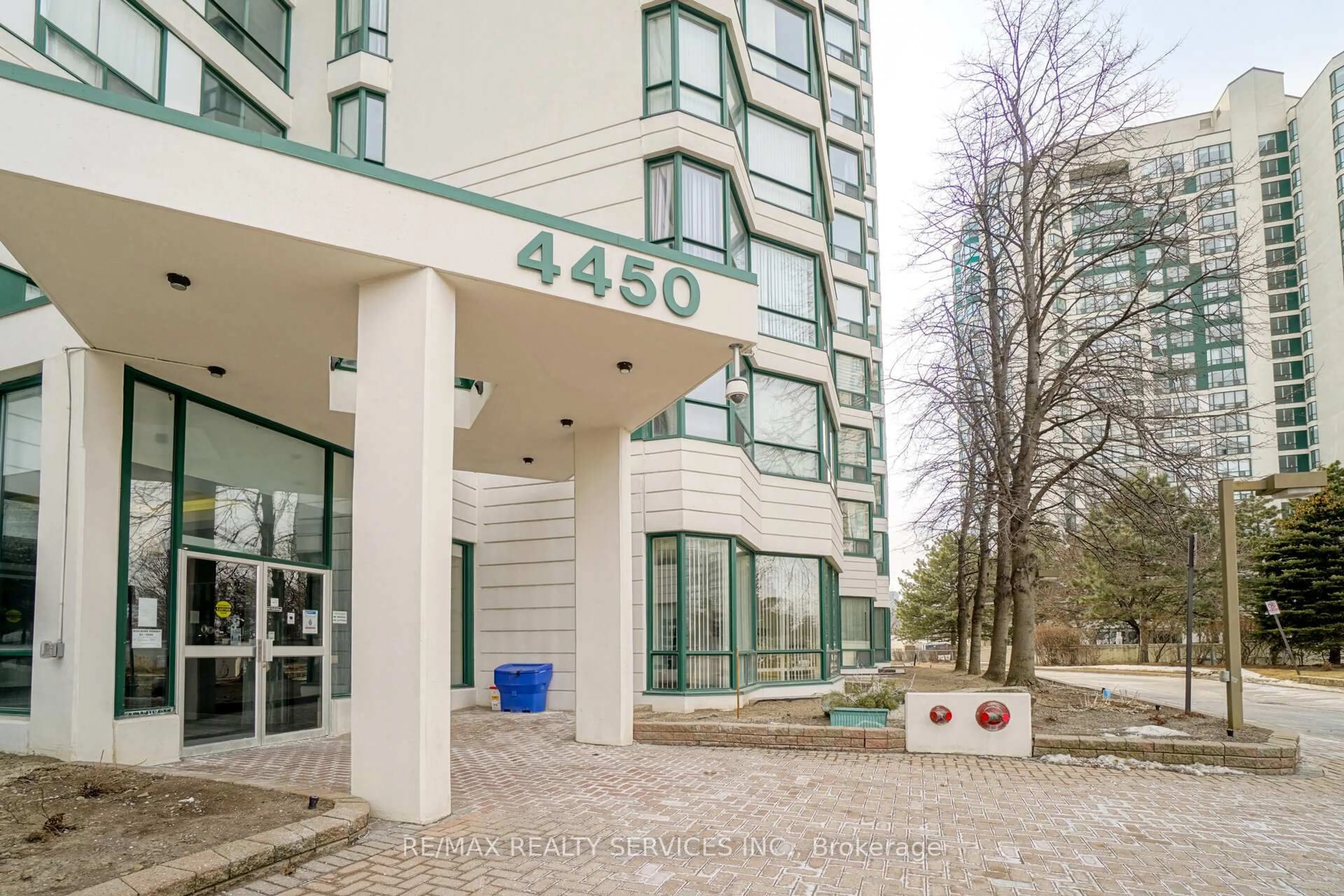 Patio, building for 4450 Tucana Crt #1610, Mississauga Ontario L5R 3R4