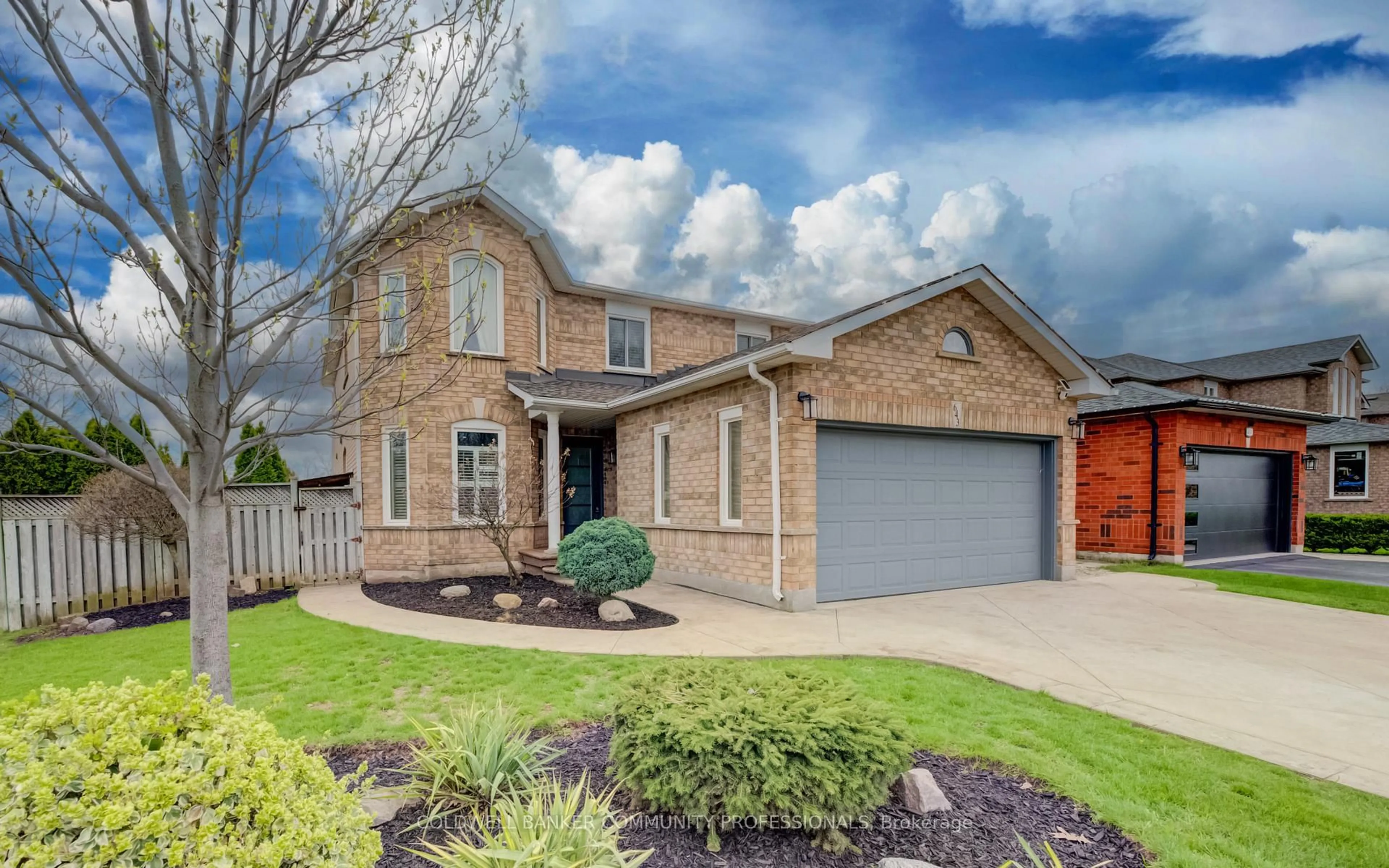 Home with brick exterior material, street for 643 Phoebe Cres, Burlington Ontario L7L 6E5