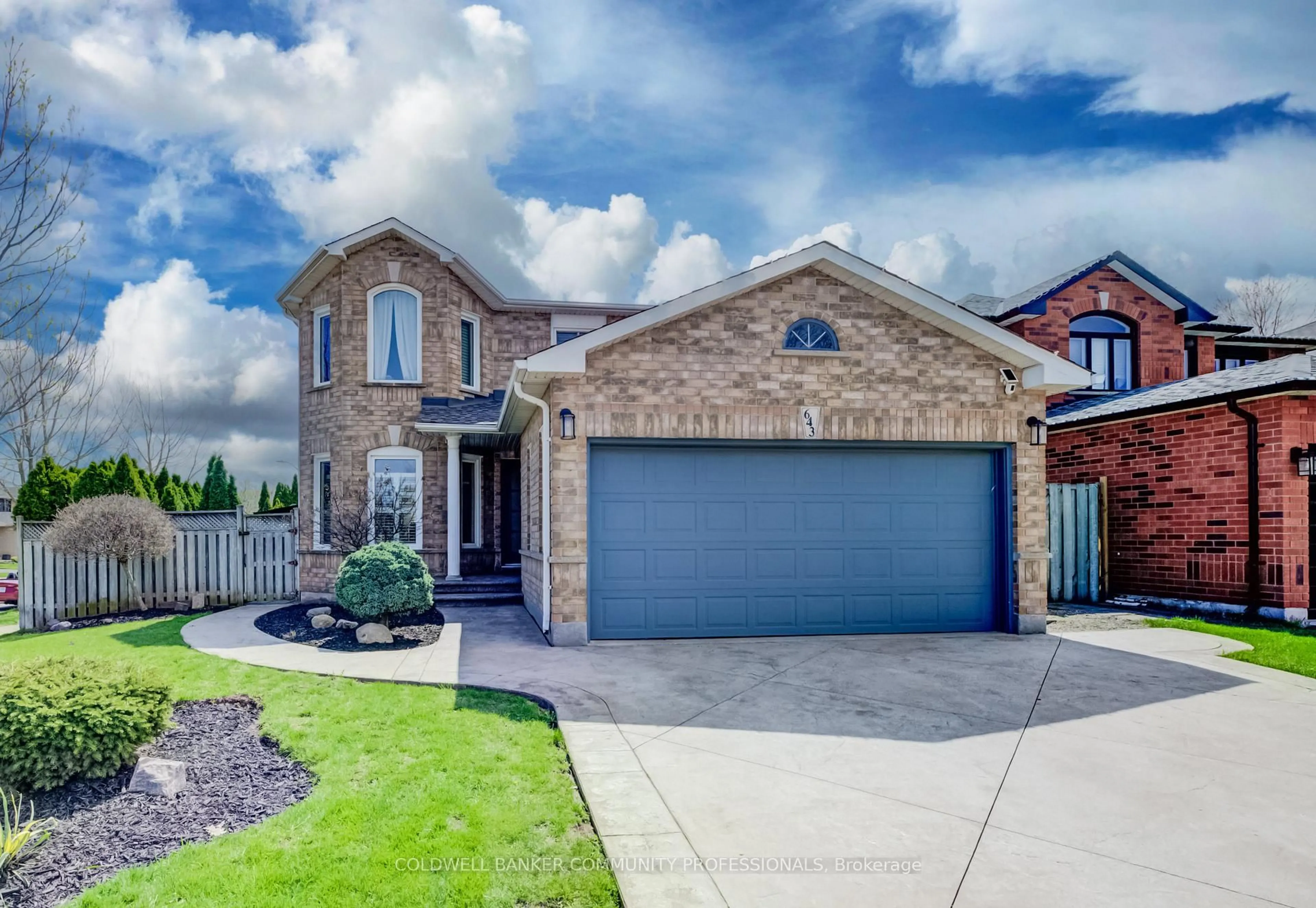 Home with brick exterior material, street for 643 Phoebe Cres, Burlington Ontario L7L 6E5