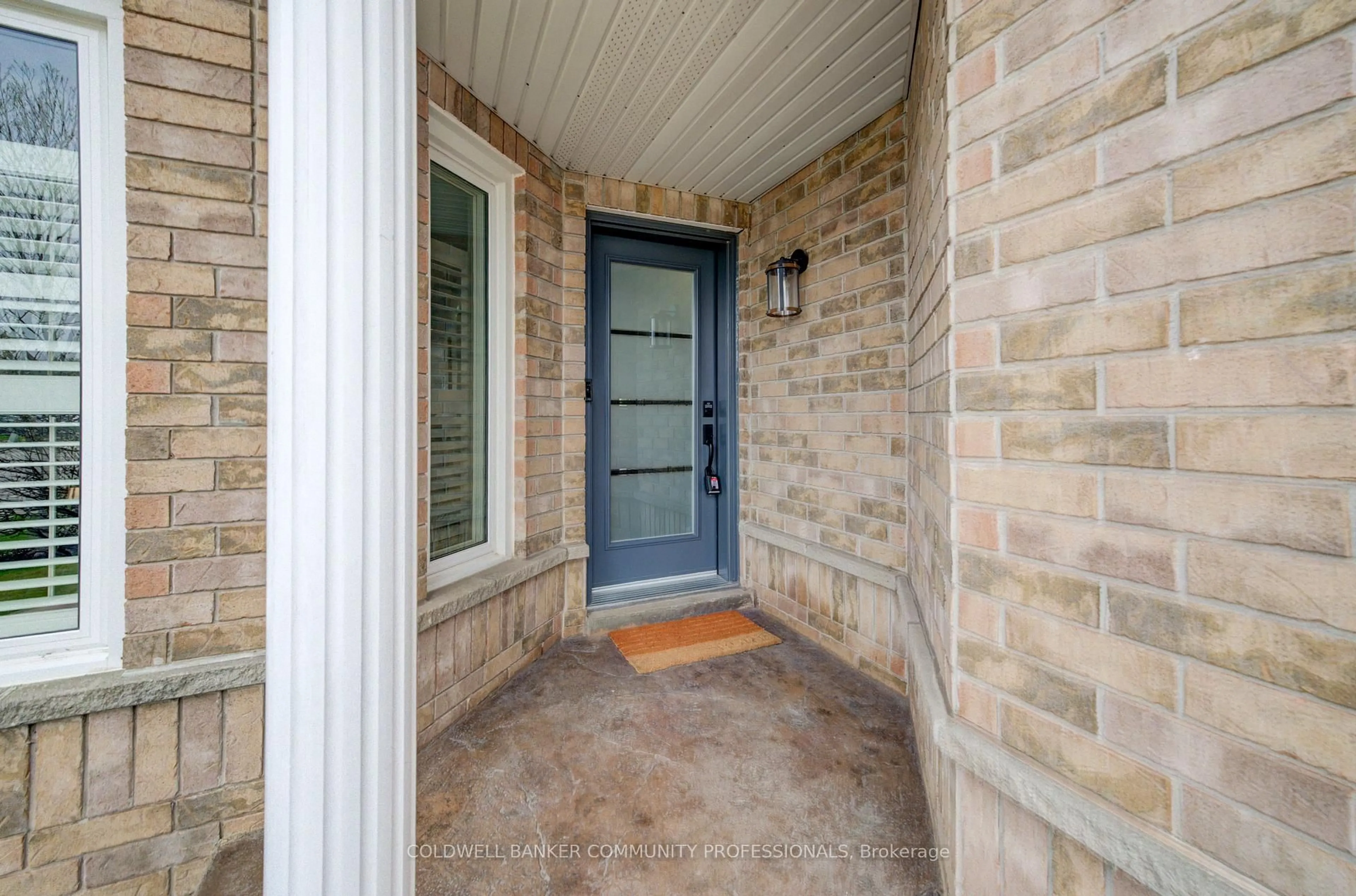 Indoor entryway for 643 Phoebe Cres, Burlington Ontario L7L 6E5