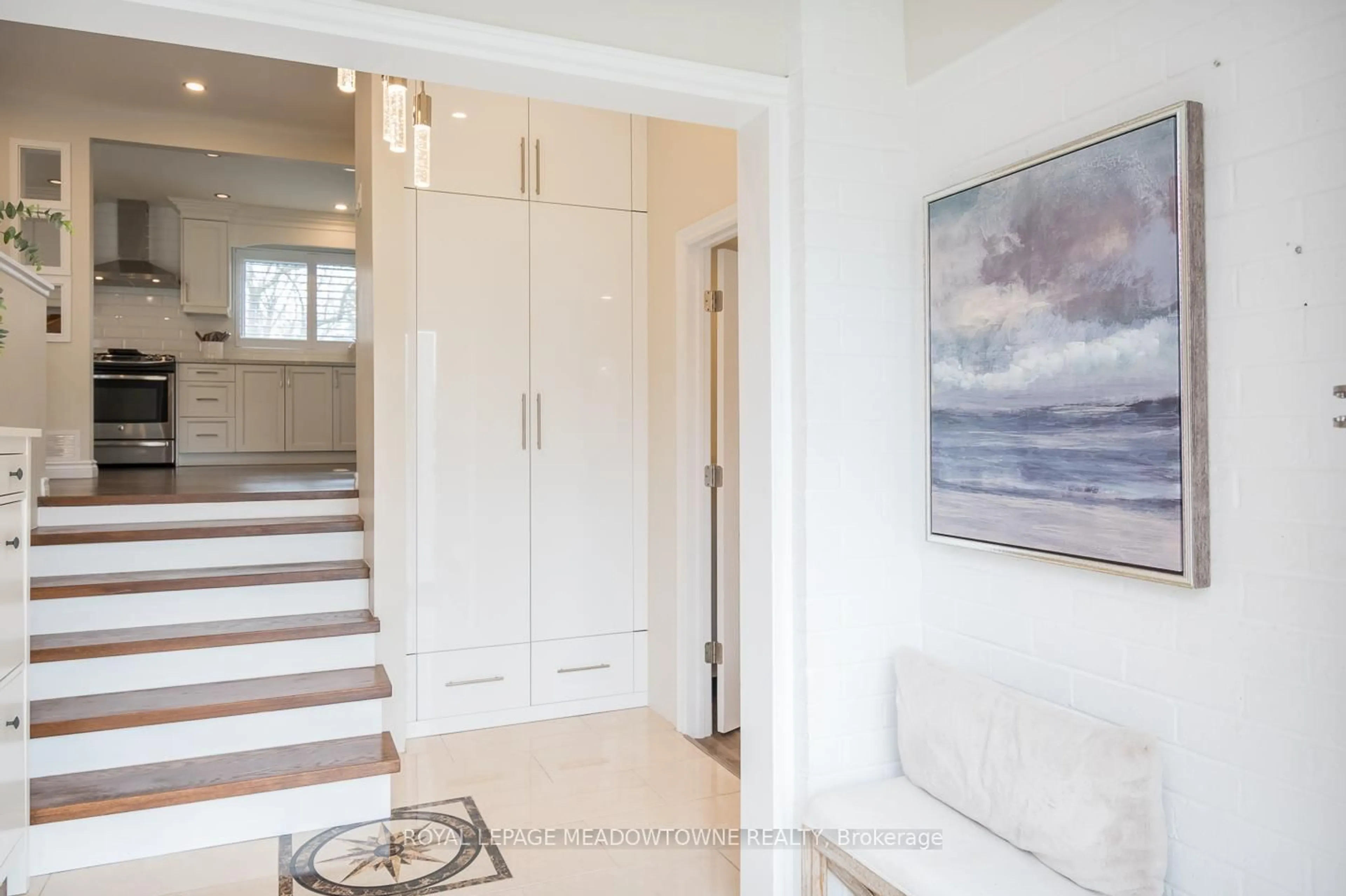 Indoor entryway for 536 Nelson Crt, Milton Ontario L9T 3A6