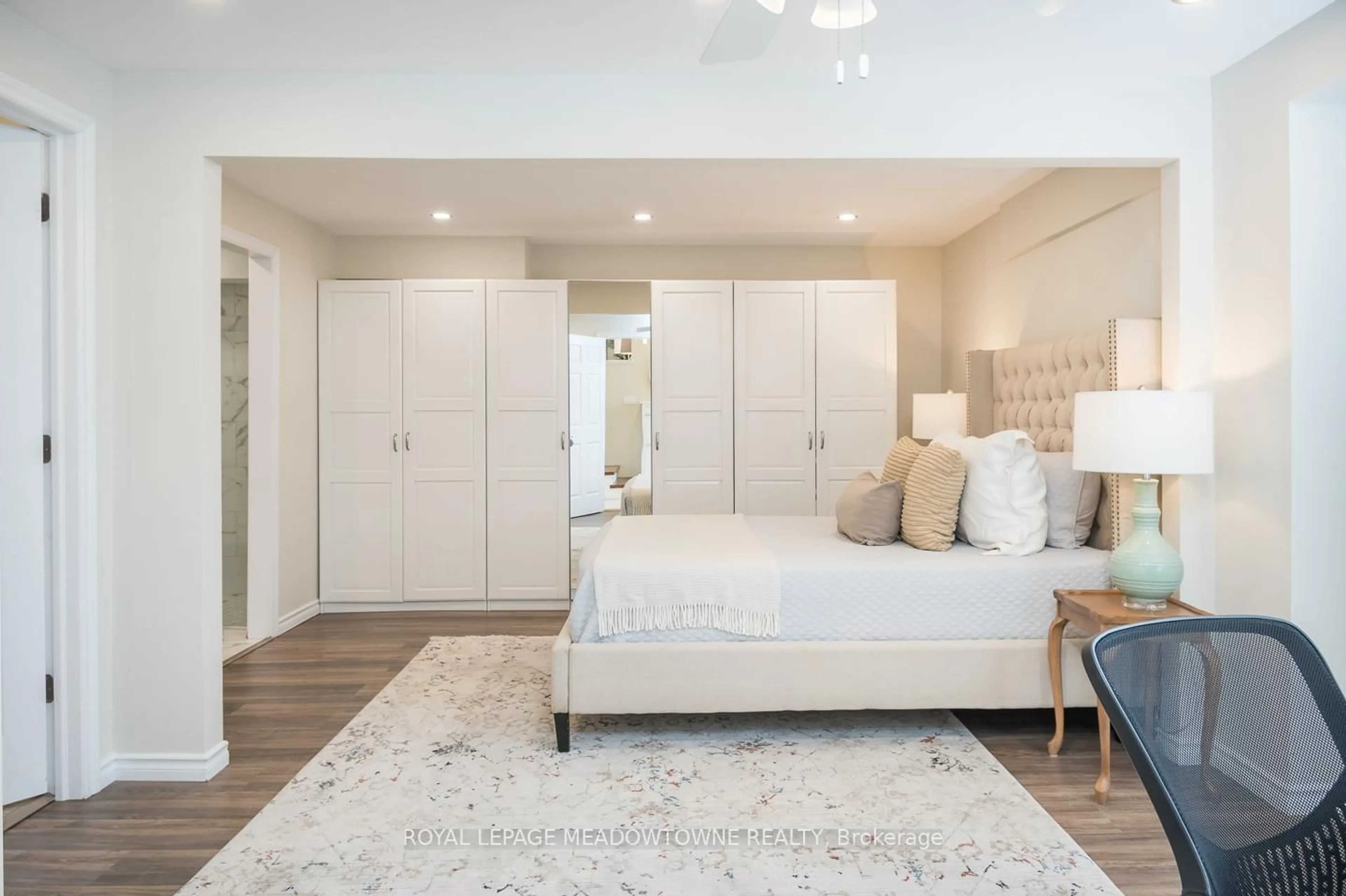 Bedroom with bed, unknown for 536 Nelson Crt, Milton Ontario L9T 3A6