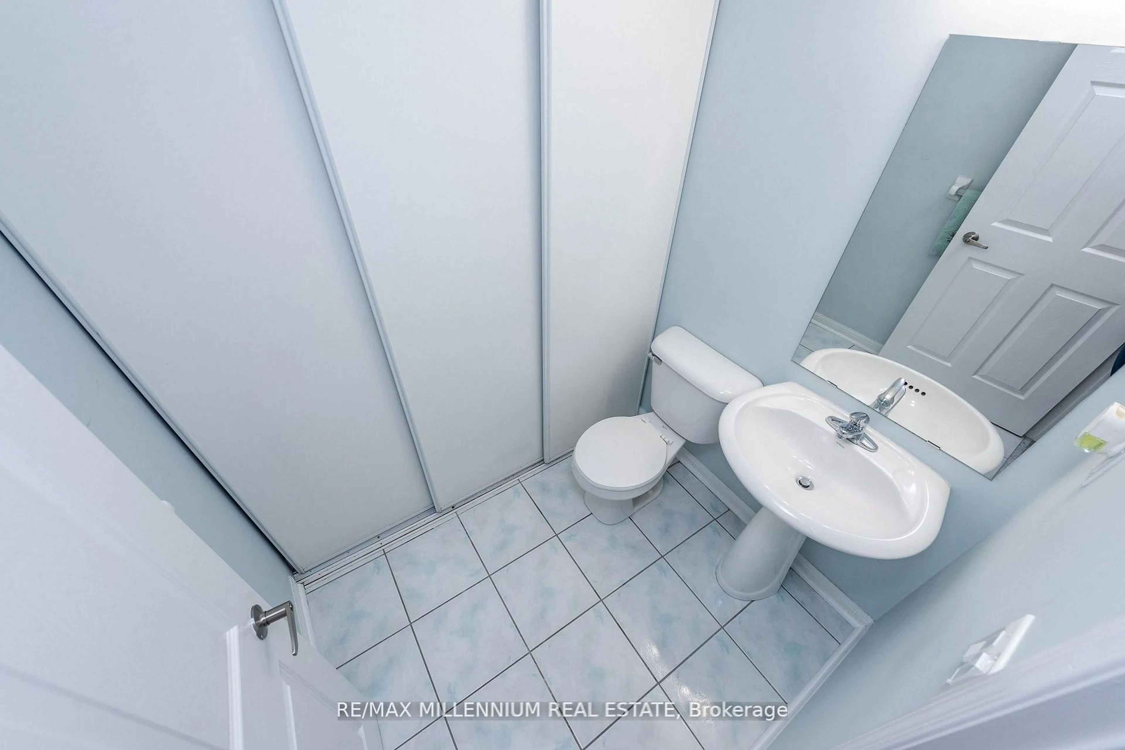 Standard bathroom, unknown for 3045 Finch Ave #1034, Toronto Ontario M9M 0A5
