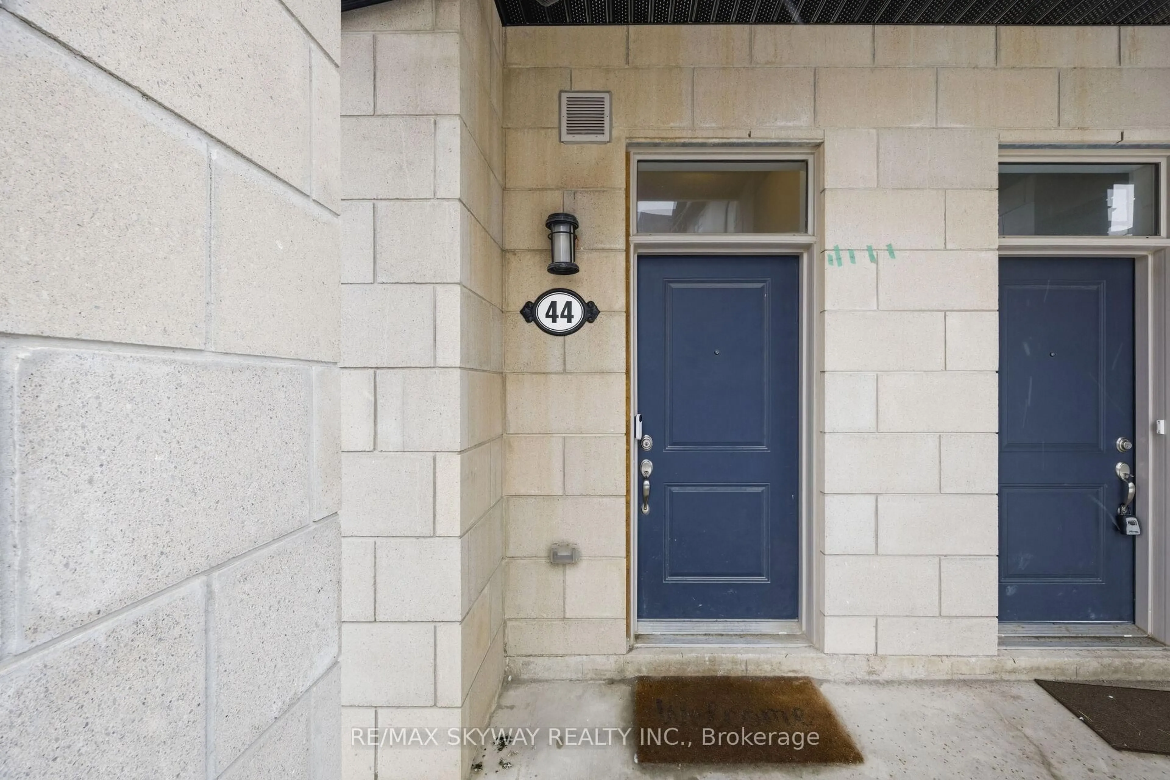 Unknown for 44 Springdale Ave, Caledon Ontario L7C 4L4