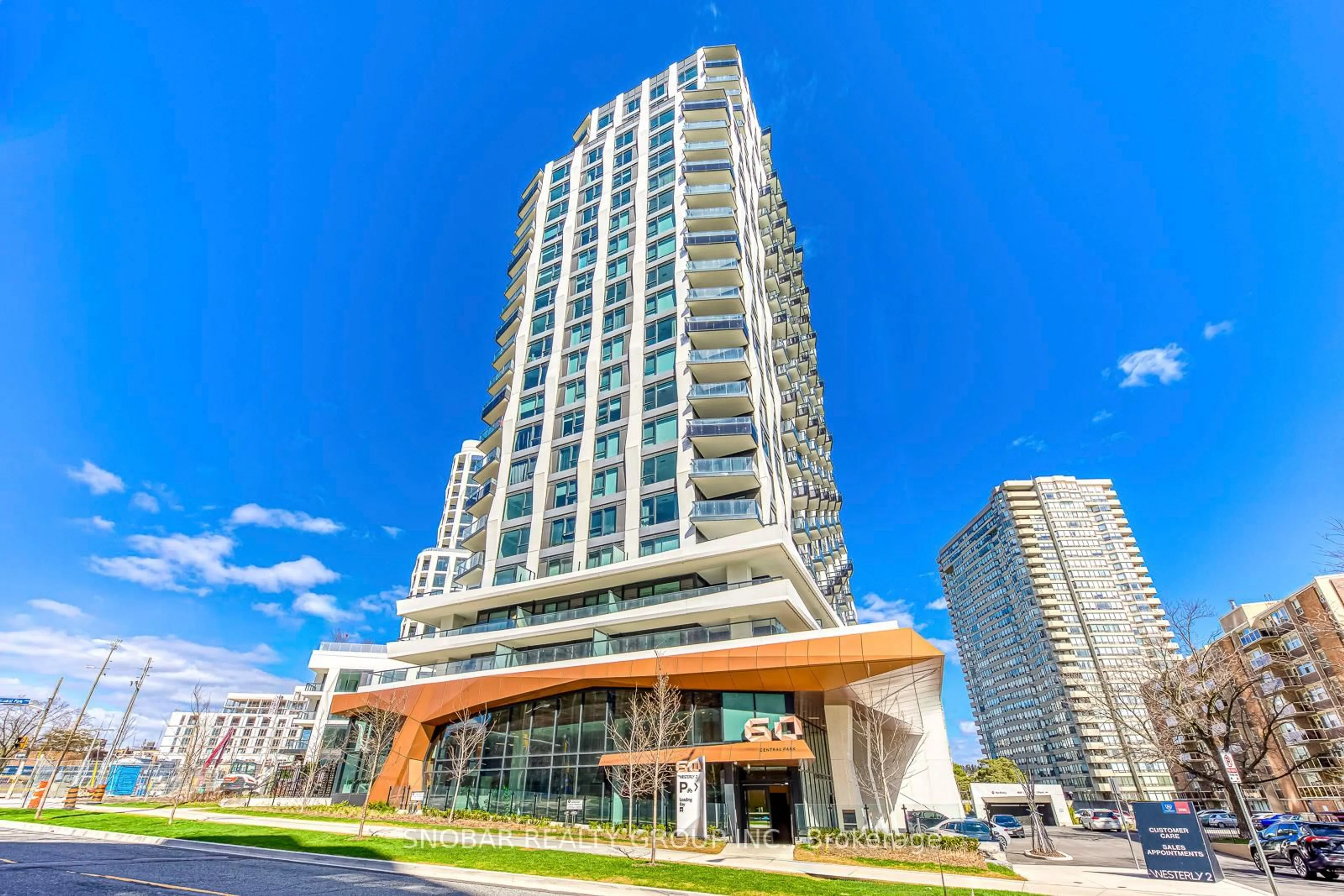 Indoor foyer for 60 Central Park Road Way #2304, Toronto Ontario L5R 4E8