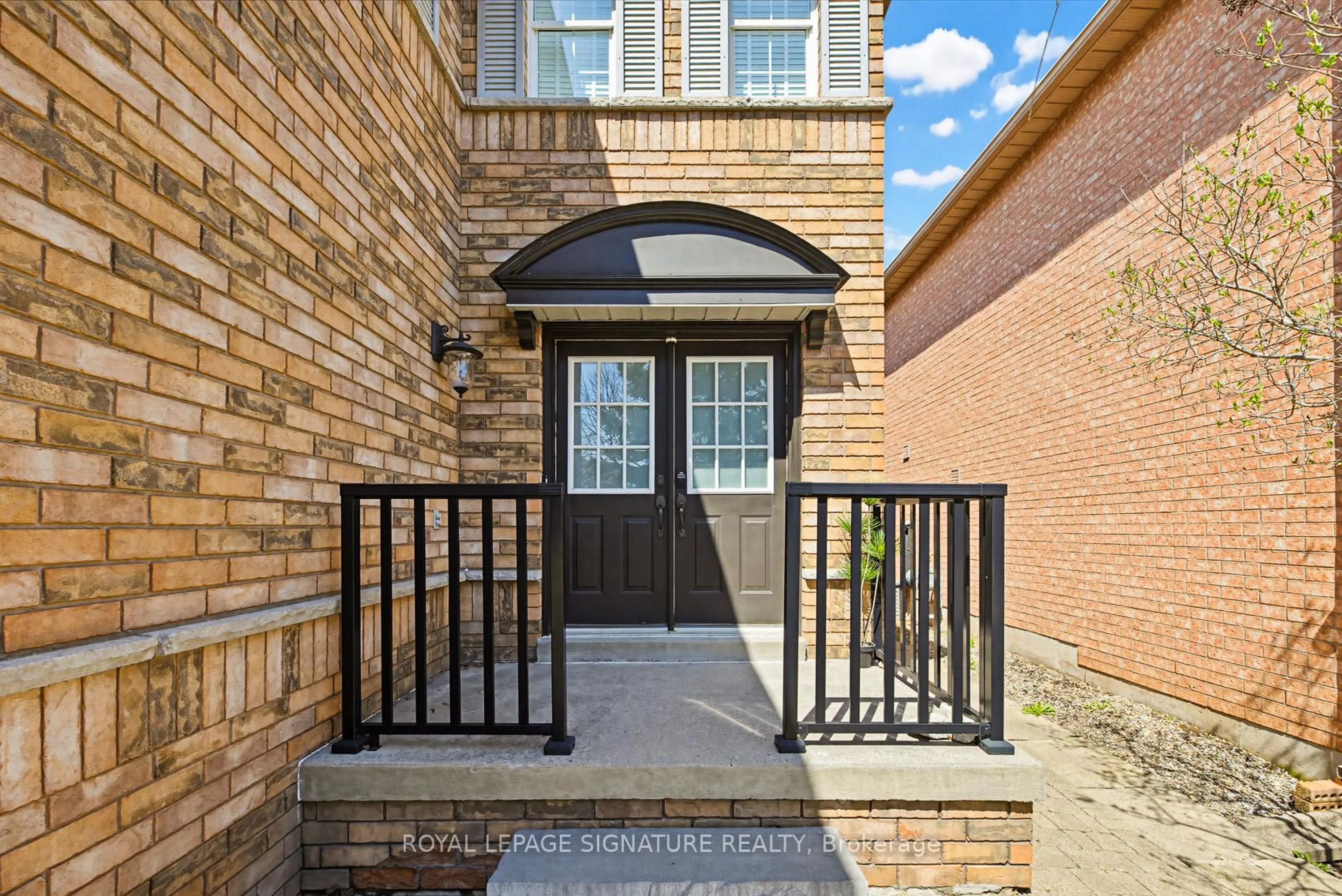 Indoor entryway for 465 Pondview Pl, Oakville Ontario L6H 6S4