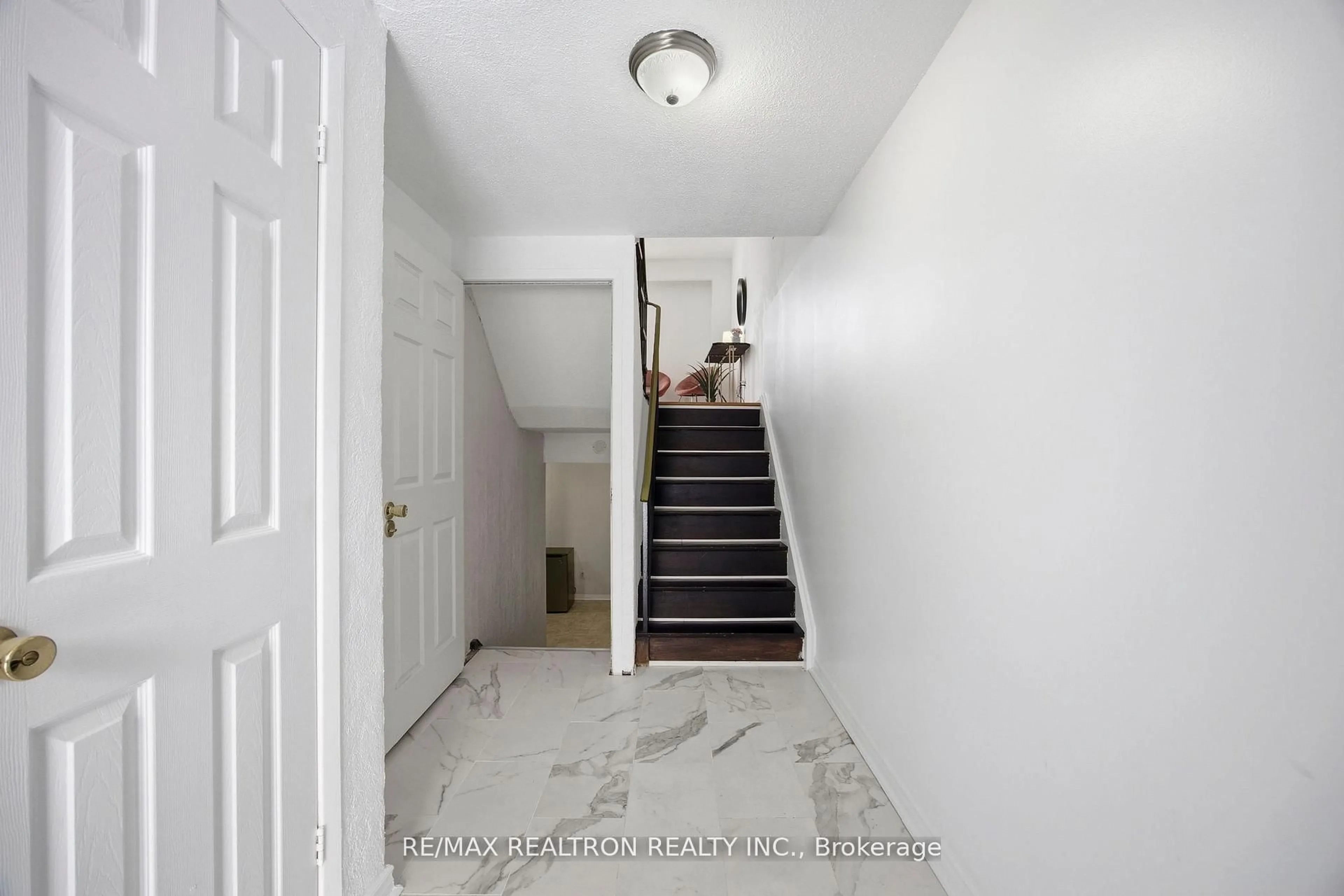 Unknown for 1673 Albion Rd #24, Toronto Ontario M9V 1B7