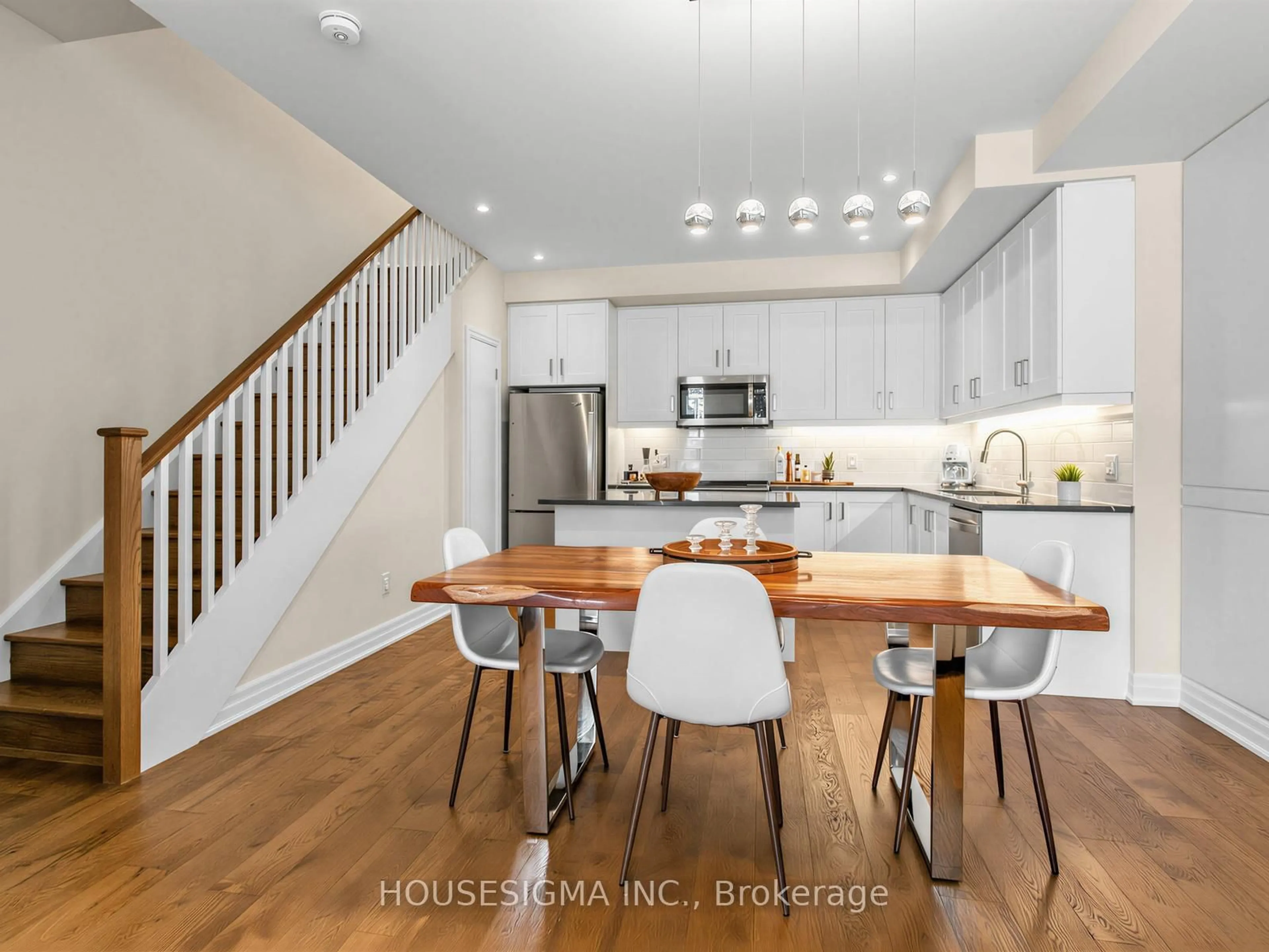 Open concept kitchen, wood/laminate floor for 1190 Cawthra Rd #615, Mississauga Ontario L5G 0A5