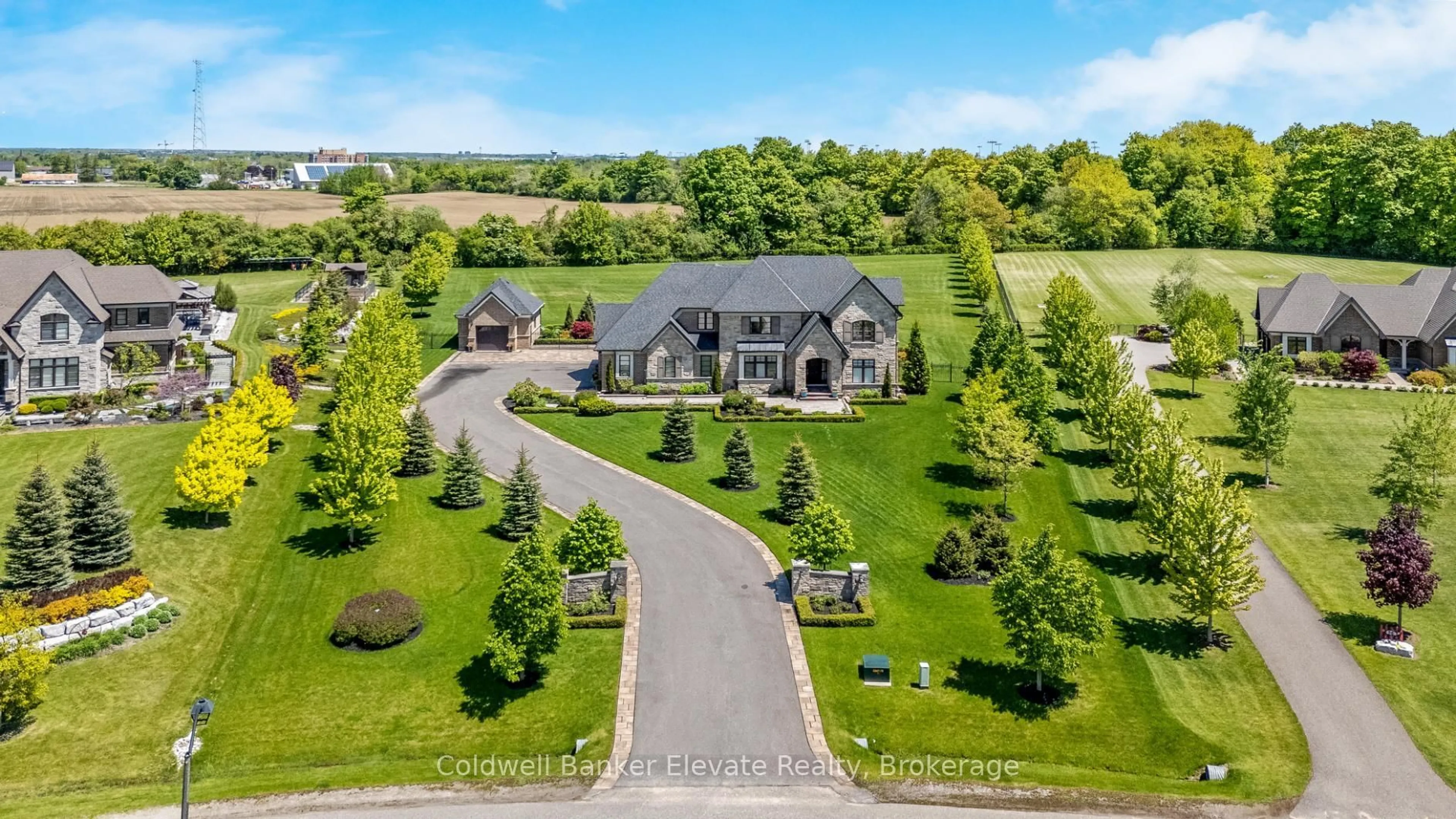 A pic from outside/outdoor area/front of a property/back of a property/a pic from drone, unknown for 50 Autumn Circ, Halton Hills Ontario L0P 1H0