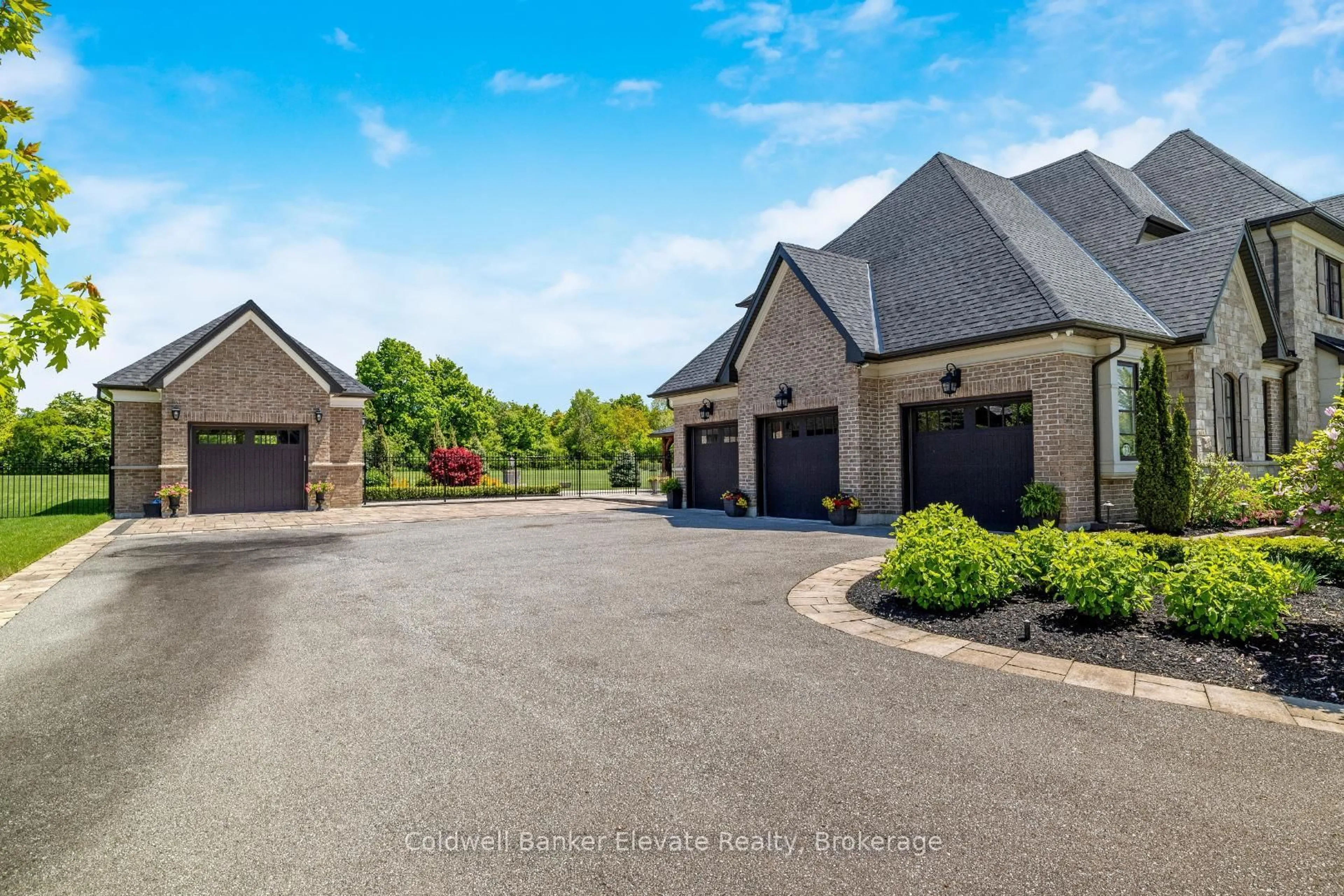 A pic from outside/outdoor area/front of a property/back of a property/a pic from drone, unknown for 50 Autumn Circ, Halton Hills Ontario L0P 1H0