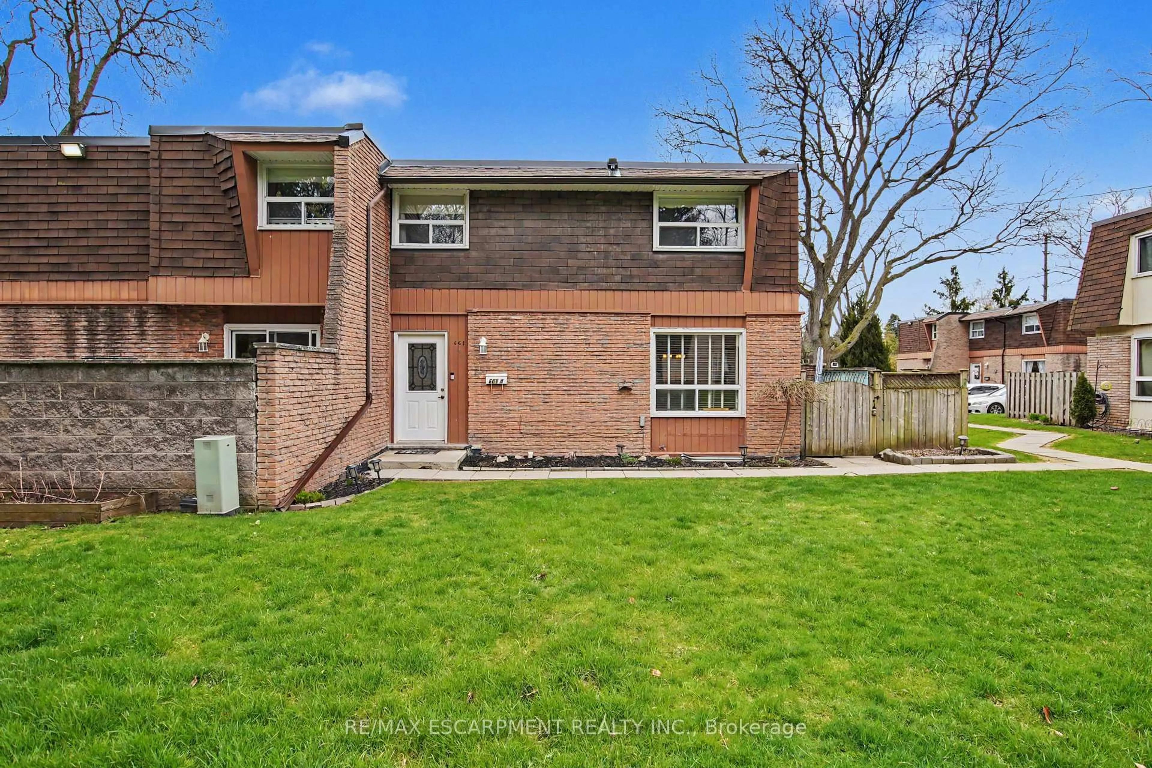 Home with brick exterior material, street for 661 Francis Rd #4, Burlington Ontario L7T 3X6