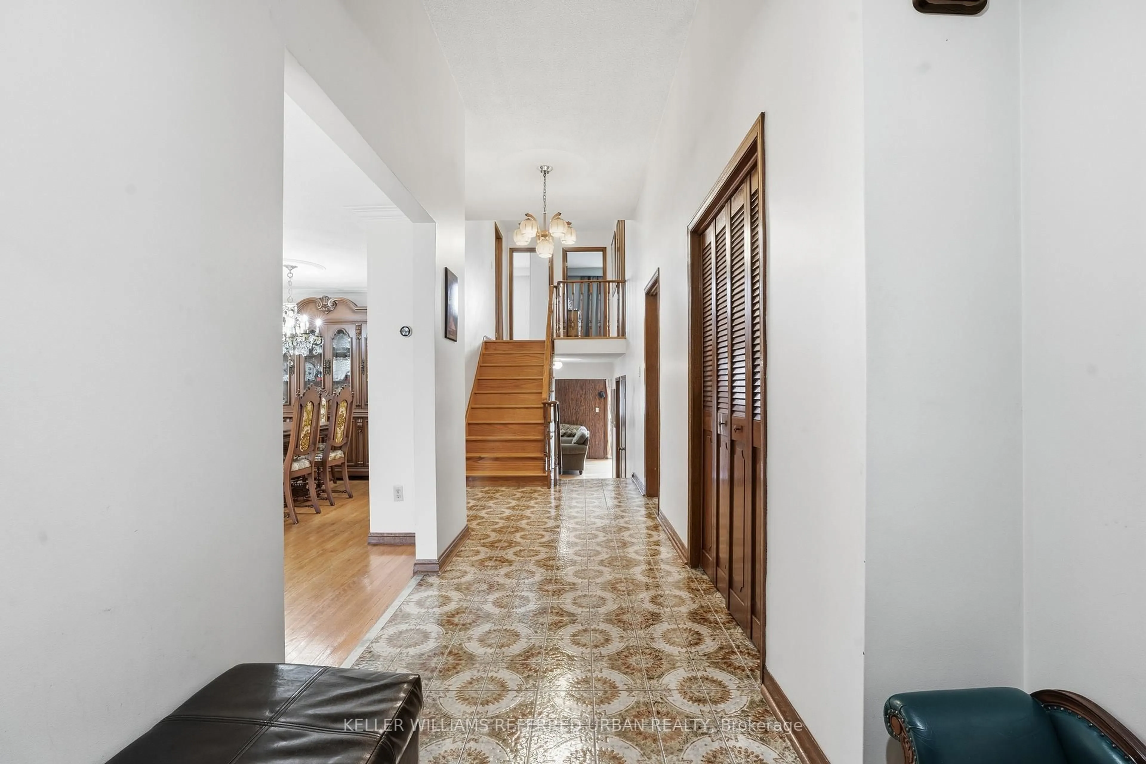 Indoor foyer for 6 Urban Crt, Toronto Ontario M9W 5V6