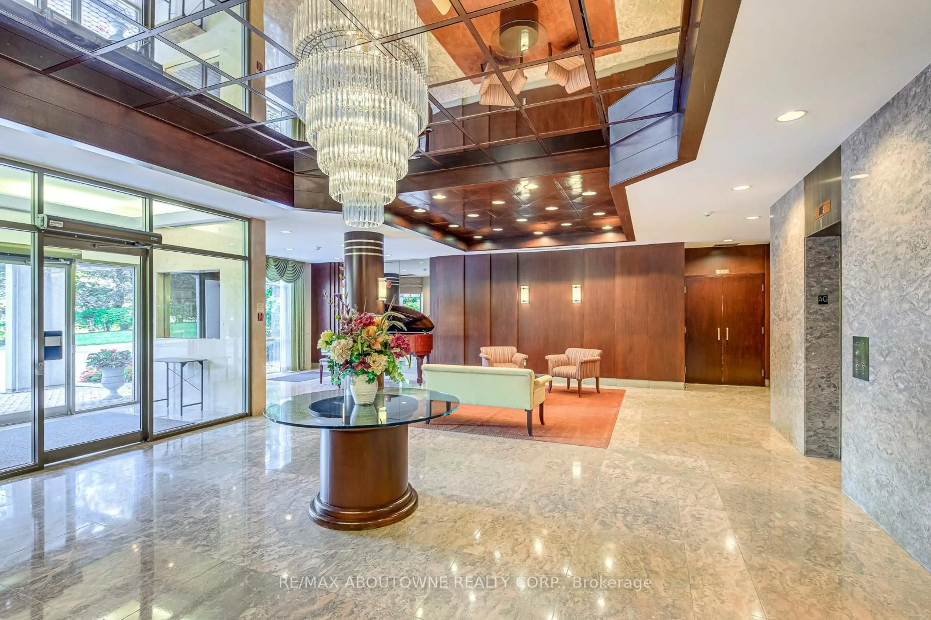 Lobby for 1700 The Collegeway #613, Mississauga Ontario L5L 4M2