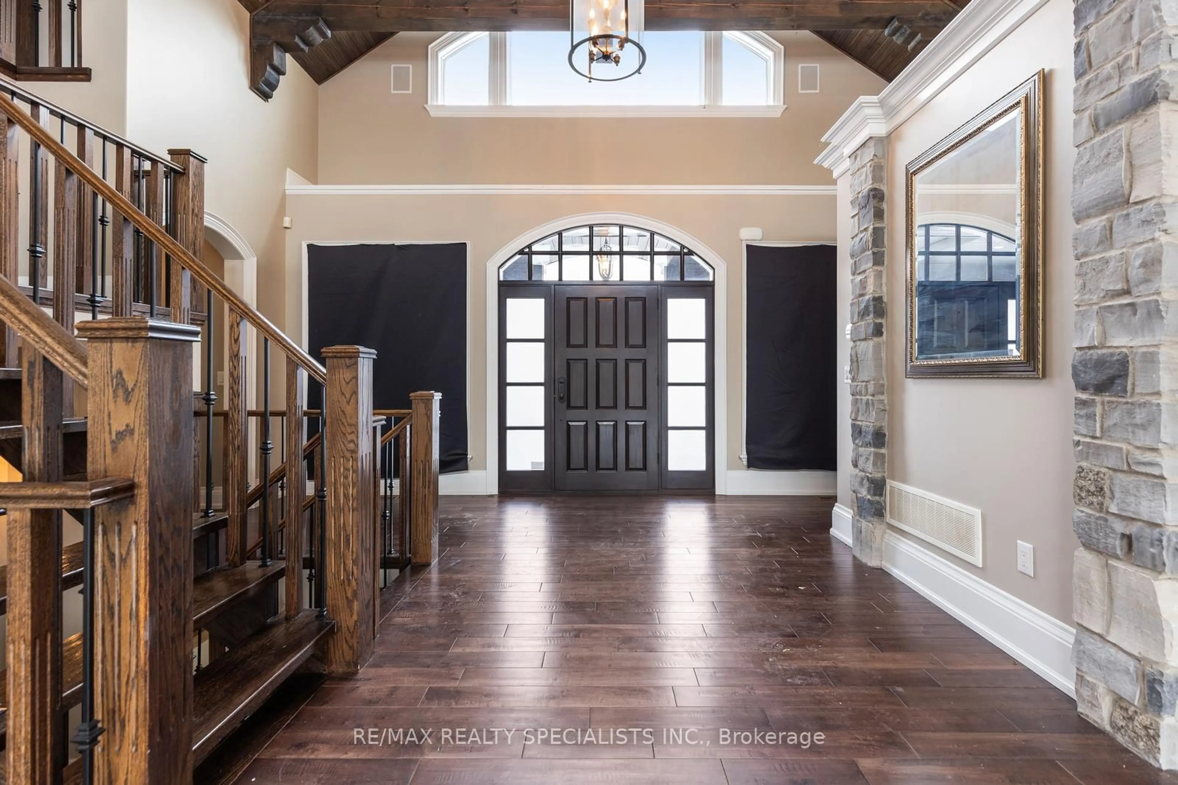 Indoor entryway for 17366 Mount Pleasant Rd, Caledon Ontario L7E 3M8