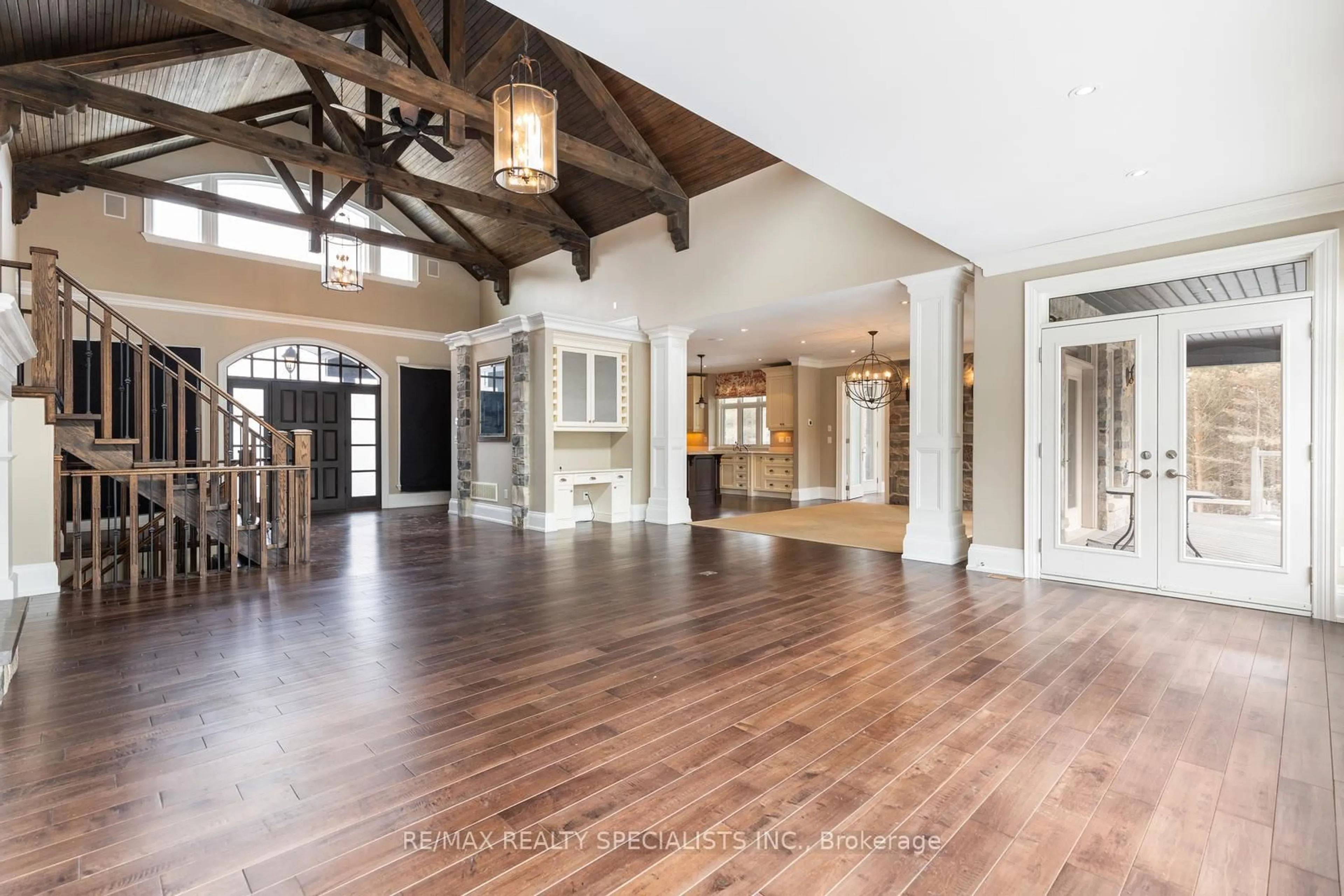 Indoor entryway for 17366 Mount Pleasant Rd, Caledon Ontario L7E 3M8