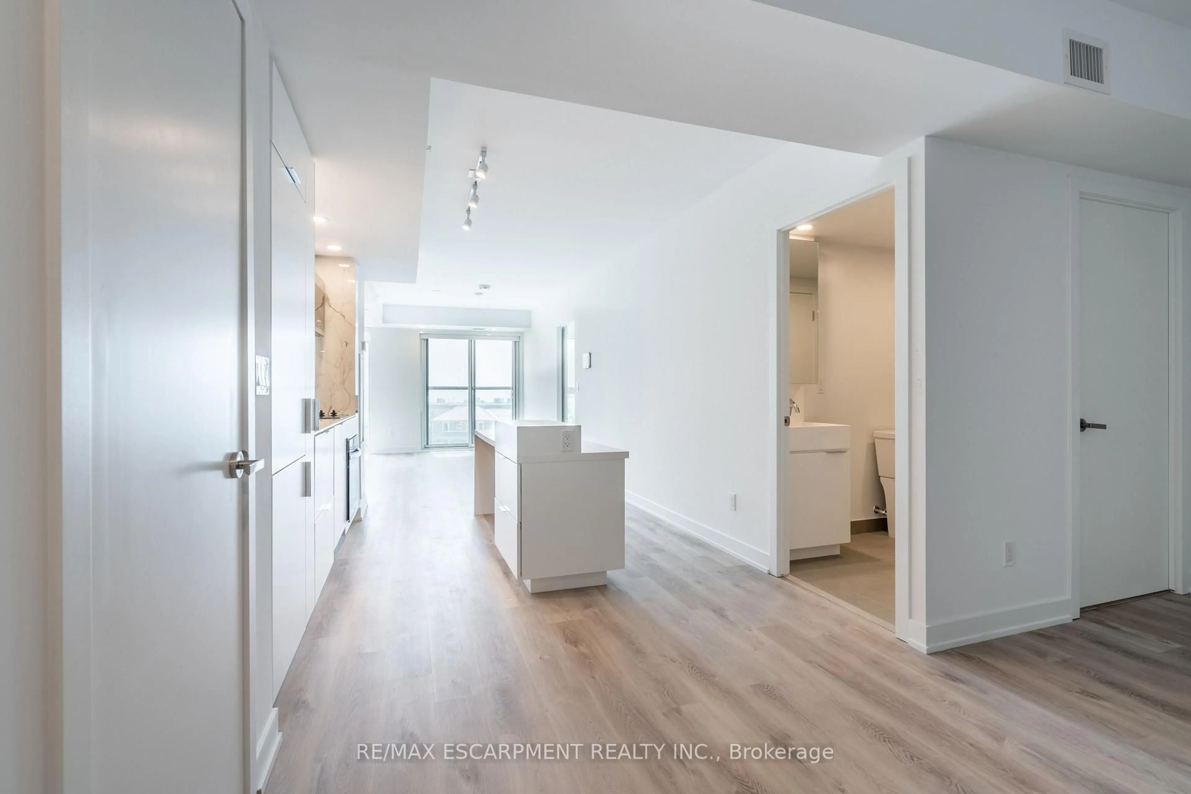 Unknown for 370 Martha St #309, Burlington Ontario L7R 0G9
