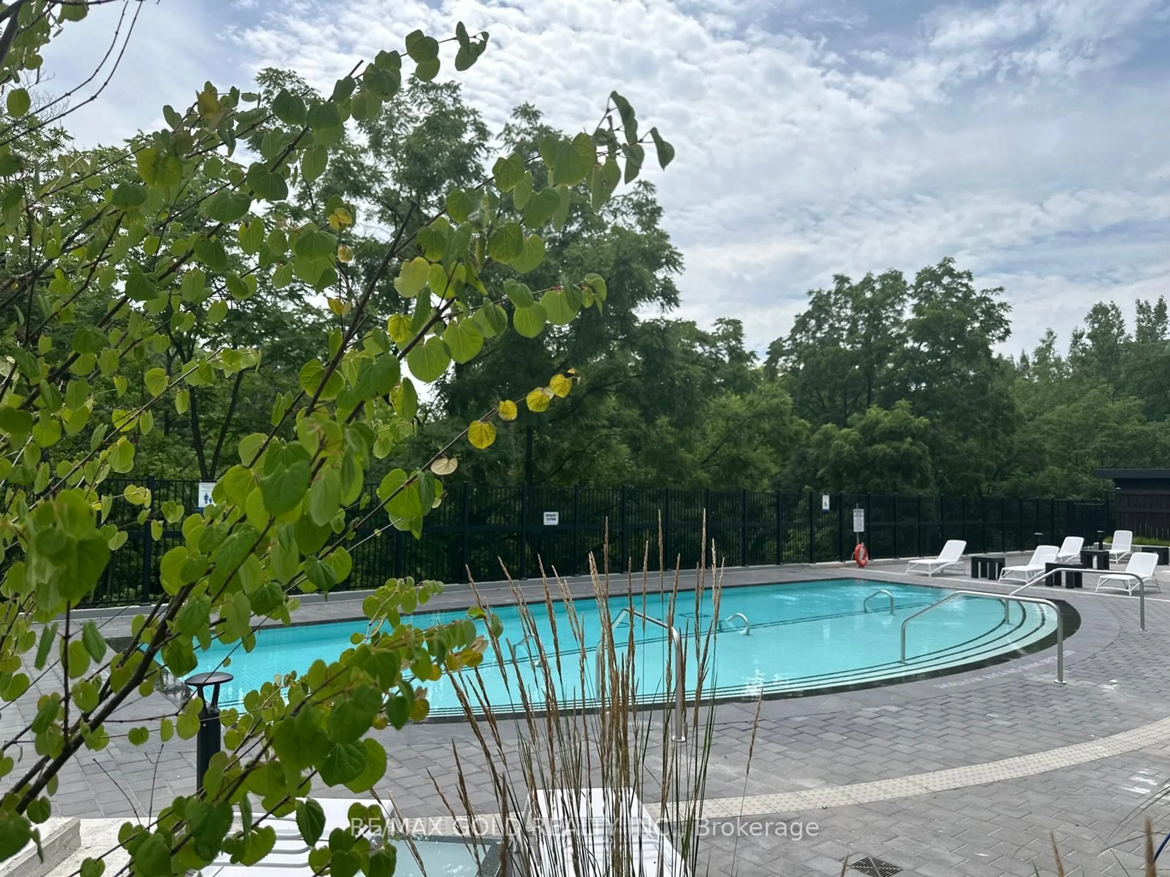 Pool for 204 Burnhamthrope Rd #1208, Mississauga Ontario L5A 0B3