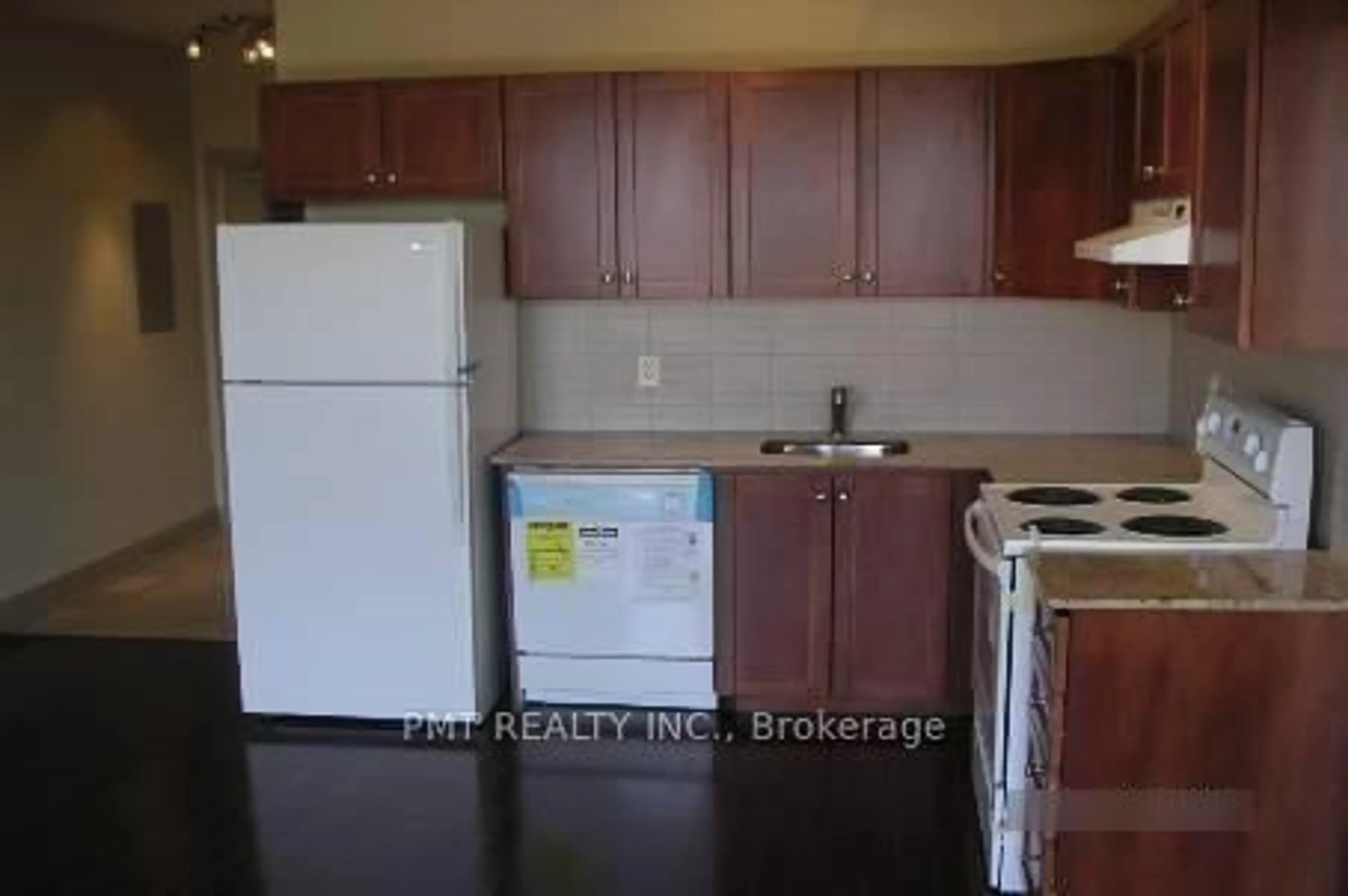 Standard kitchen, unknown for 2737 Keele St #318, Toronto Ontario M3M 2E9