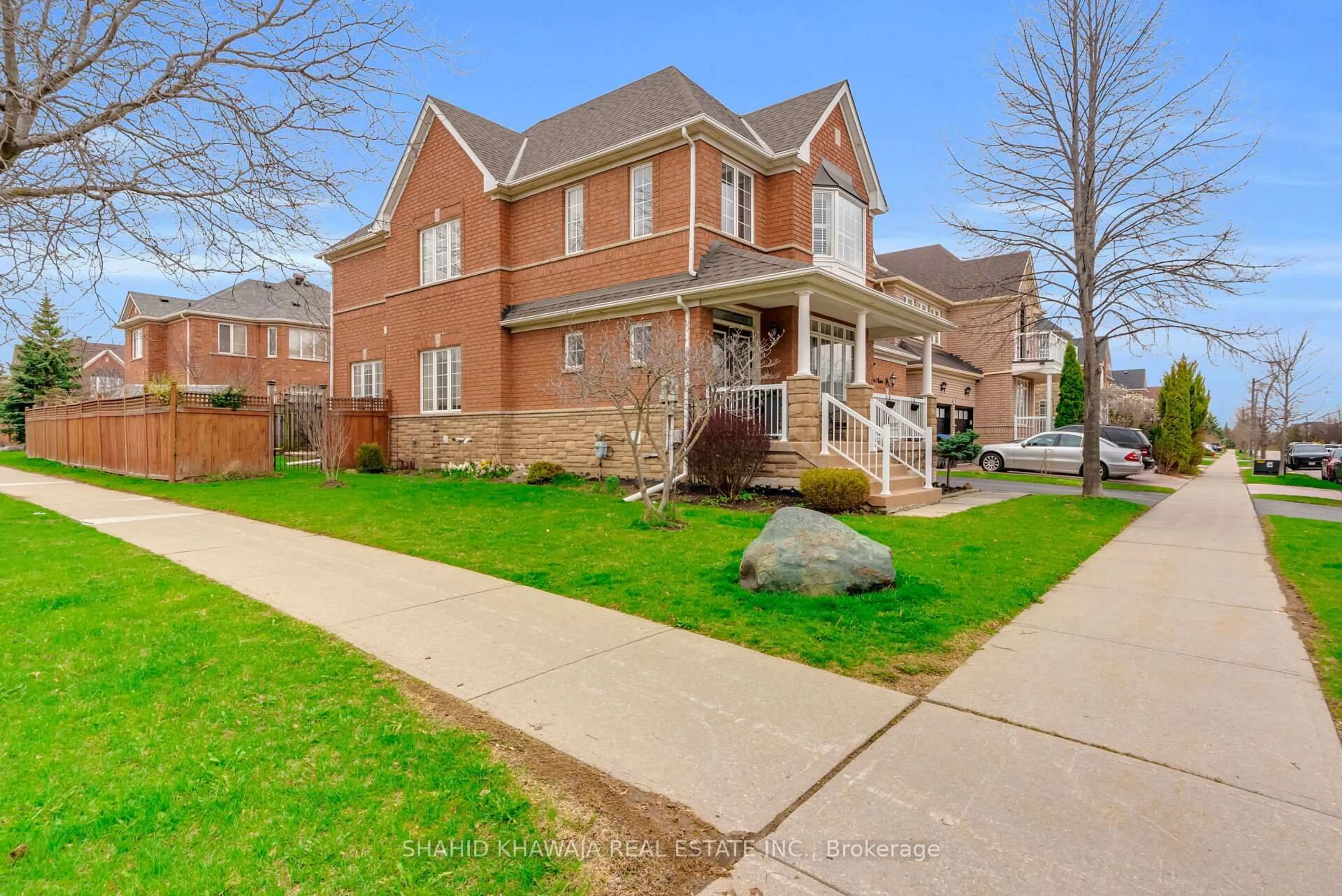 Home with brick exterior material, street for 4786 St. Martin Mews, Mississauga Ontario L5M 7K1