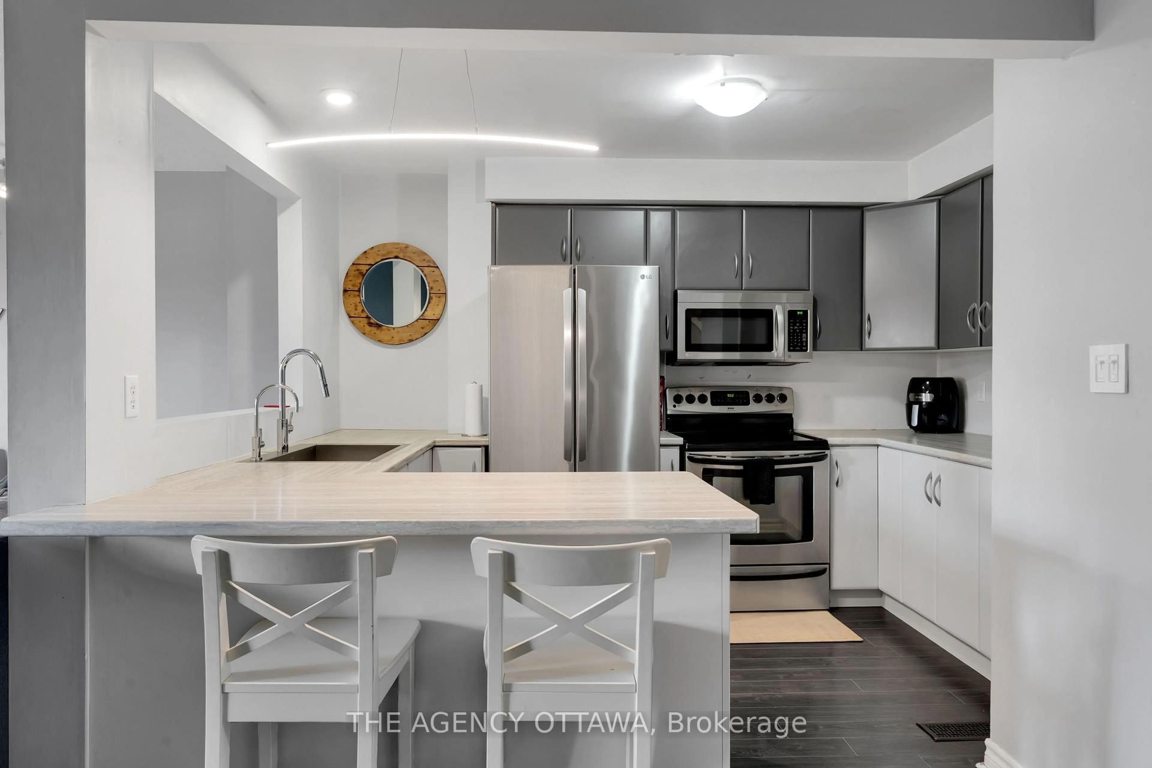 Open concept kitchen, ceramic/tile floor for 10 Collins Cres #9, Brampton Ontario L6V 3M9