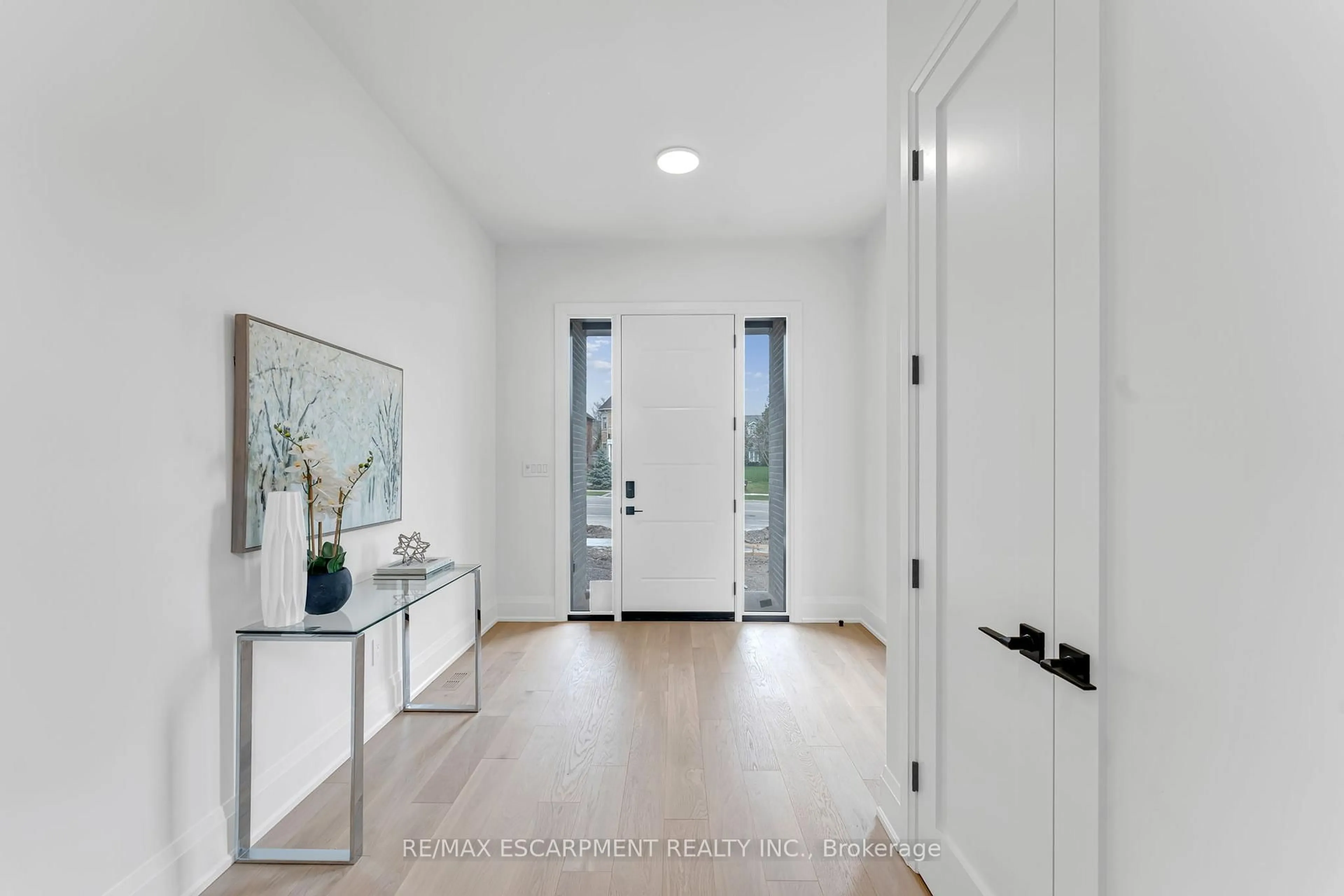 Indoor entryway for 2350 Eighth Line, Oakville Ontario L6H 7E6